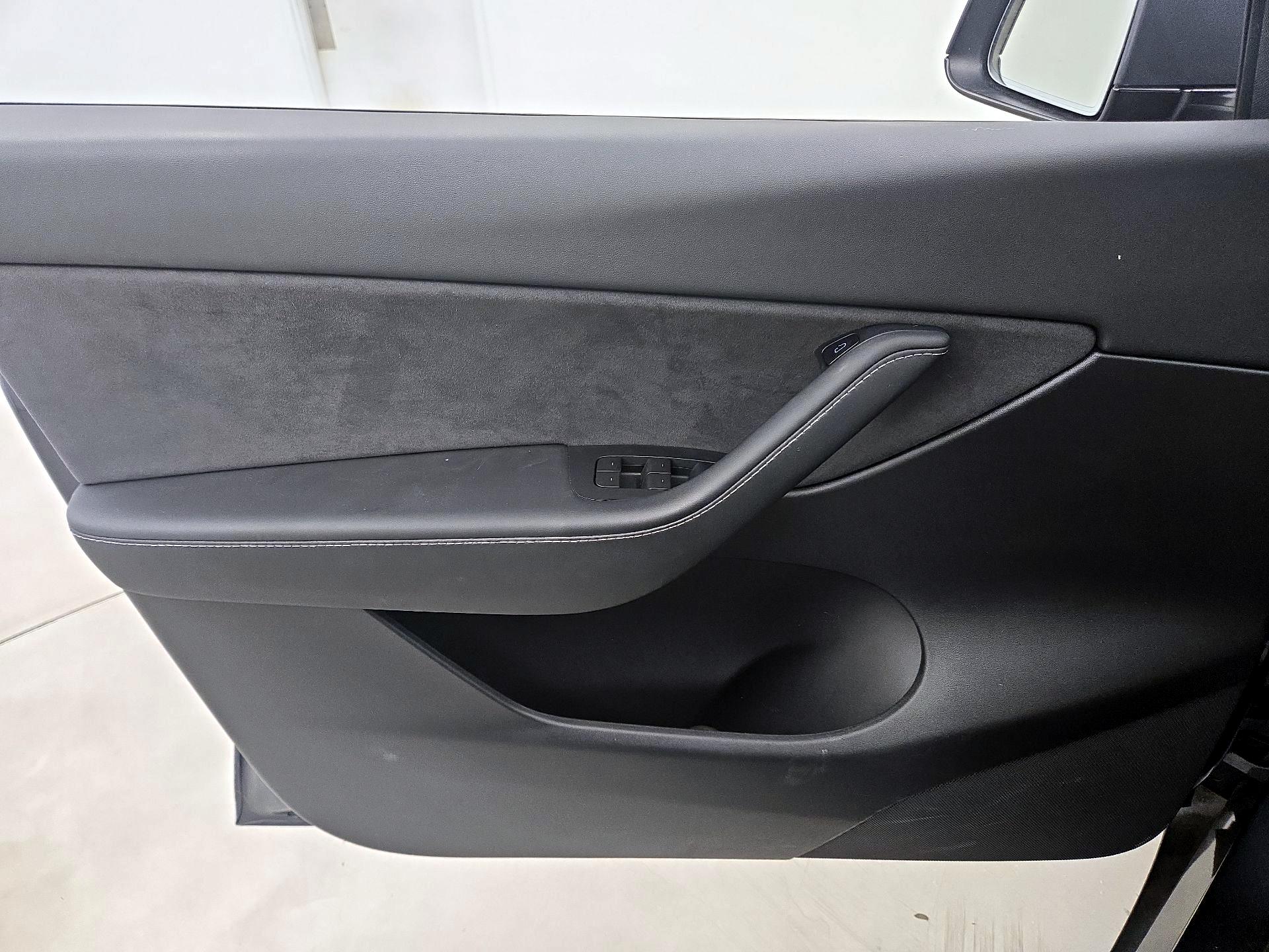 Thumbnail: 2022 Tesla Model Y - 12