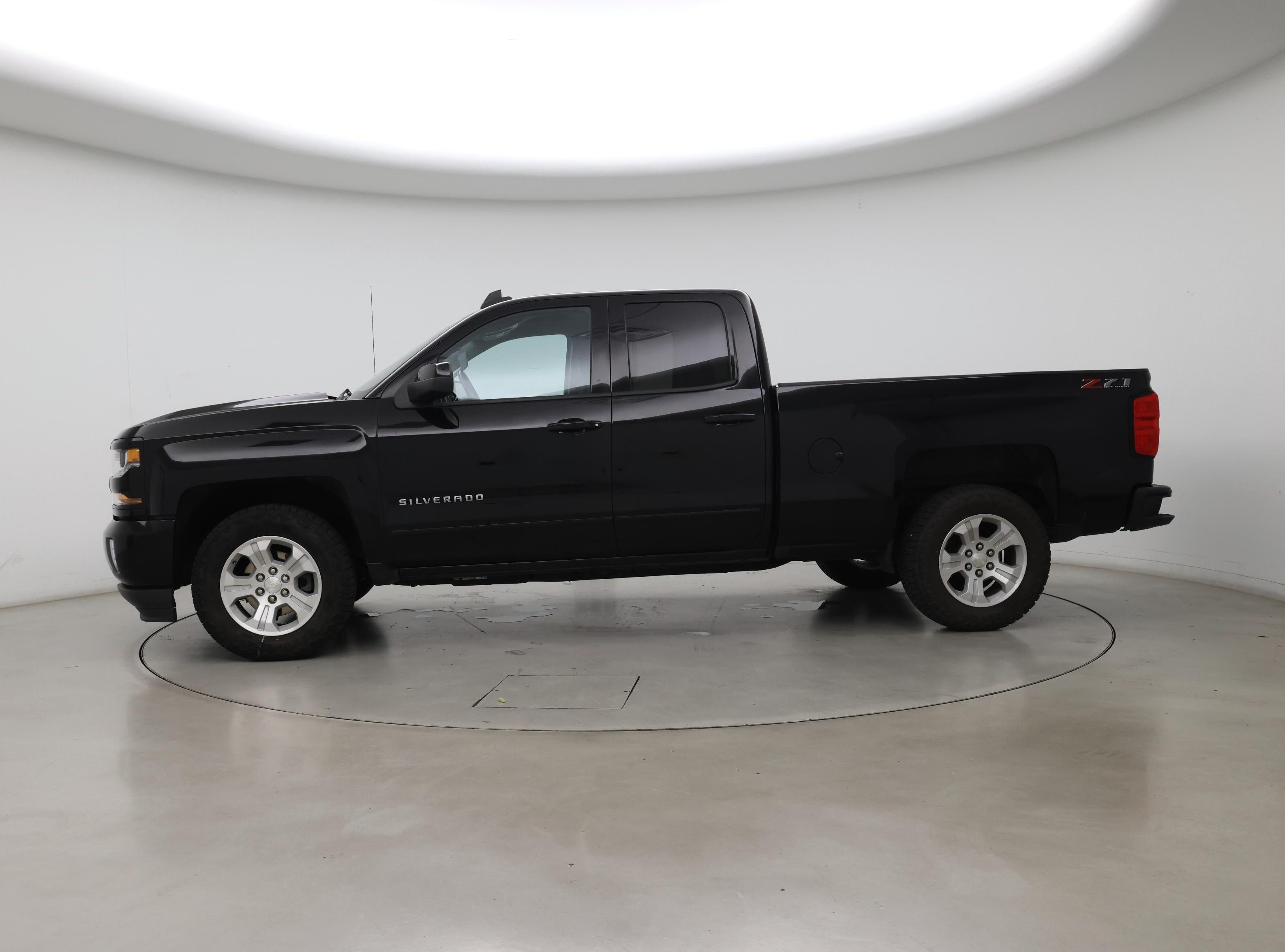 Thumbnail: 2019 Chevrolet Silverado 1500 - 3