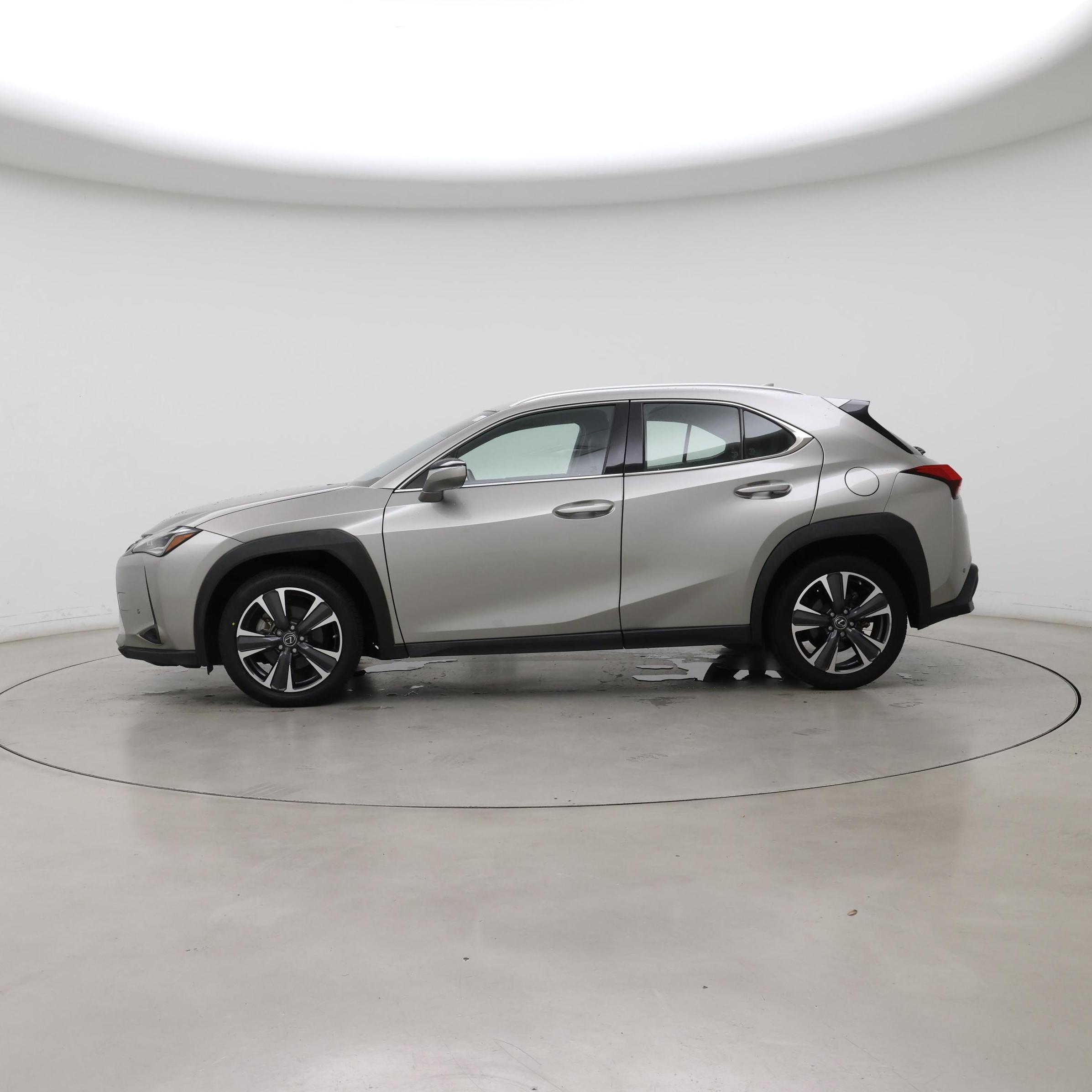 Thumbnail: 2021 Lexus UX - 3