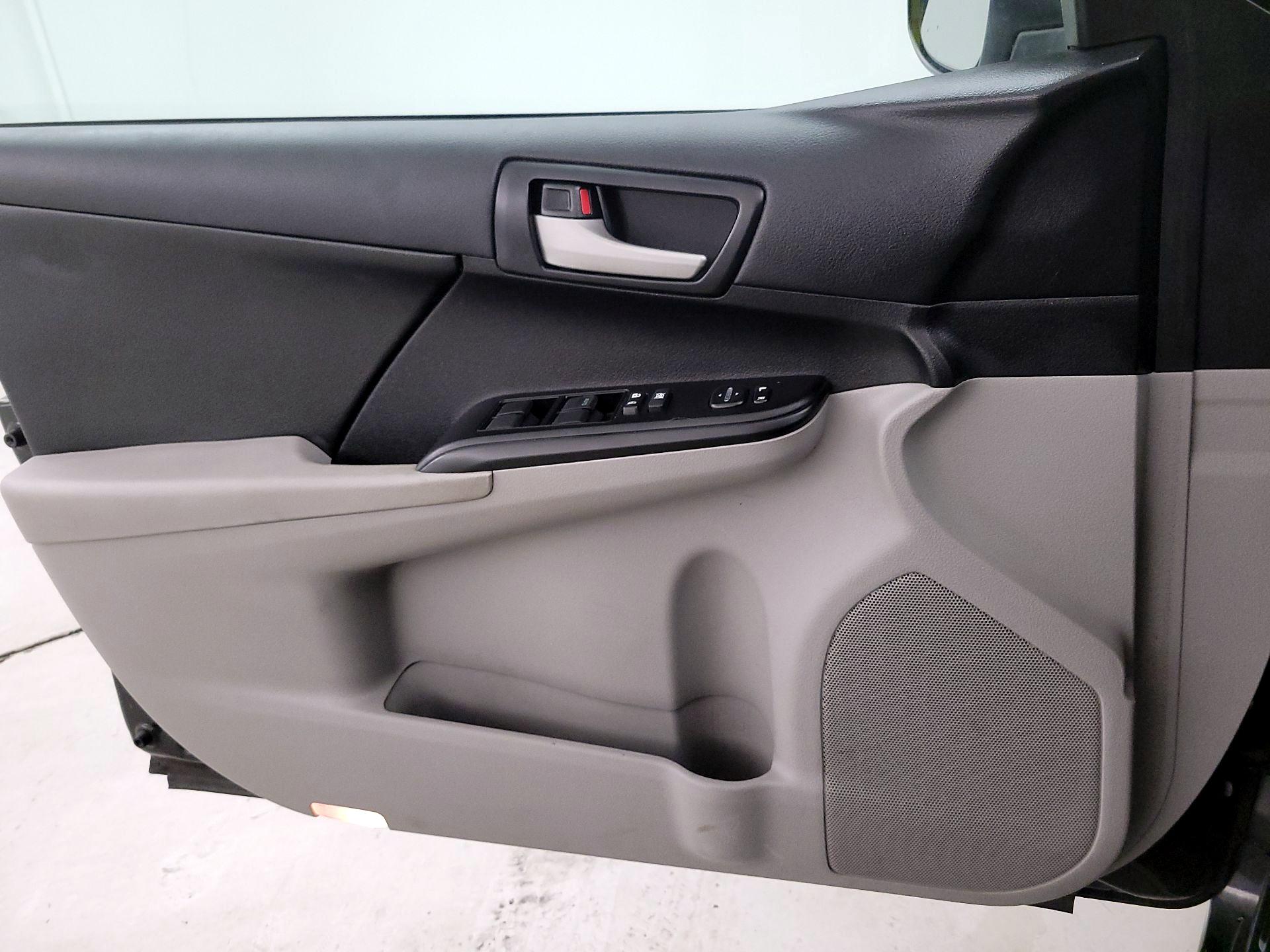 Thumbnail: 2014 Toyota Camry - 10