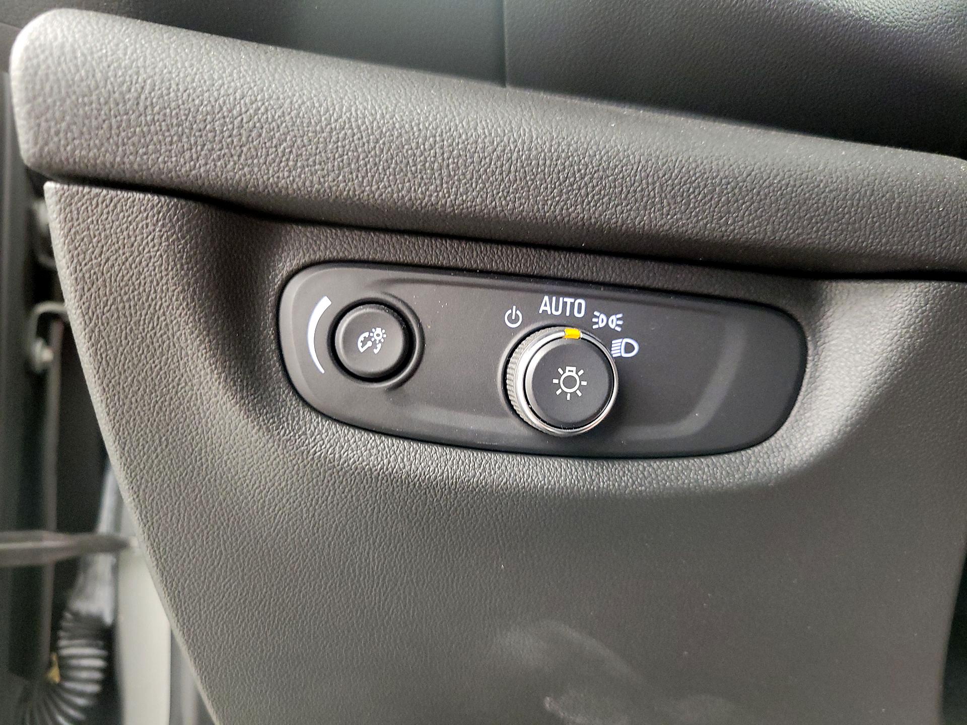 Thumbnail: 2018 Buick Regal - 13