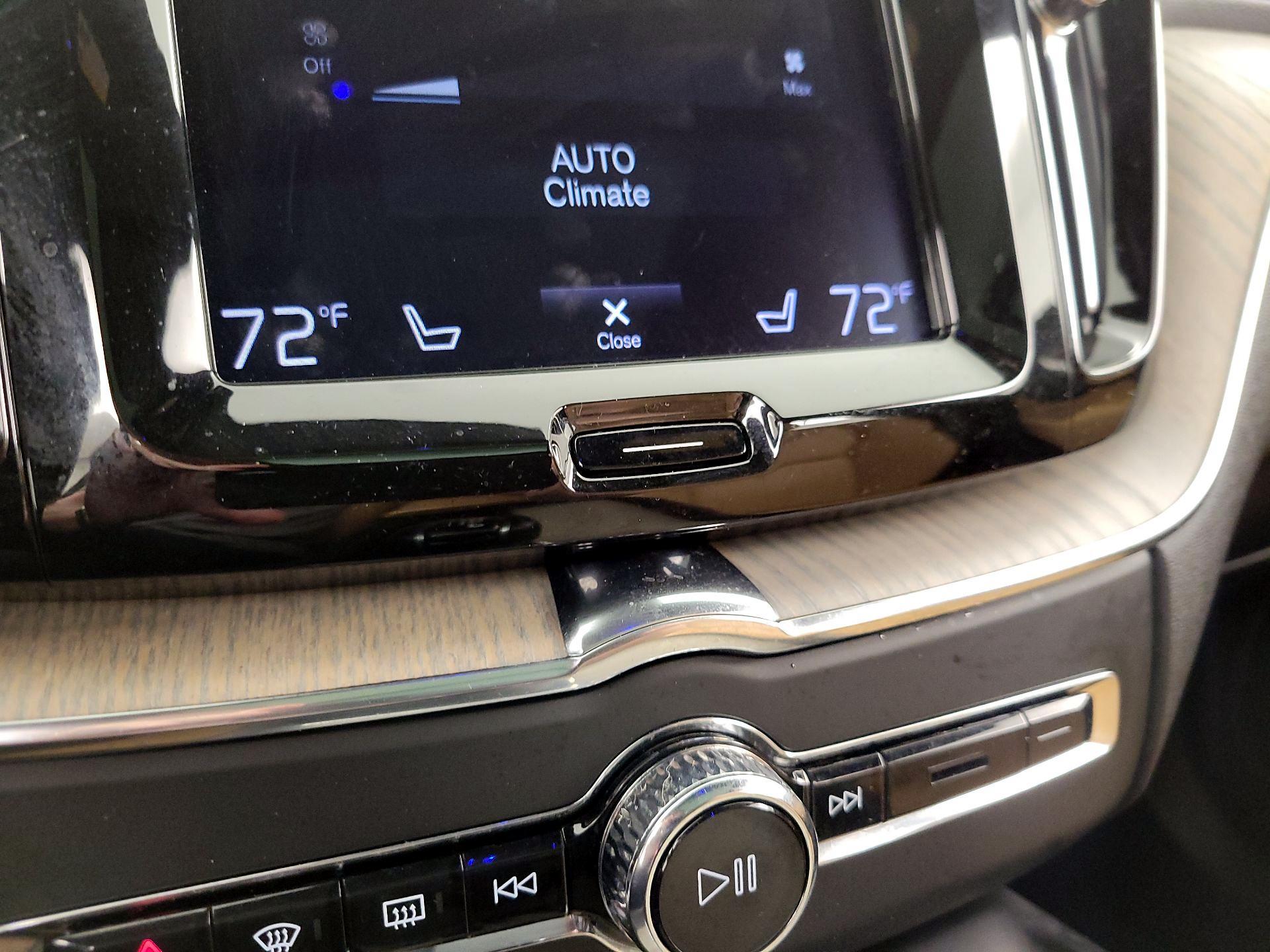 Thumbnail: 2019 Volvo XC60 - 17