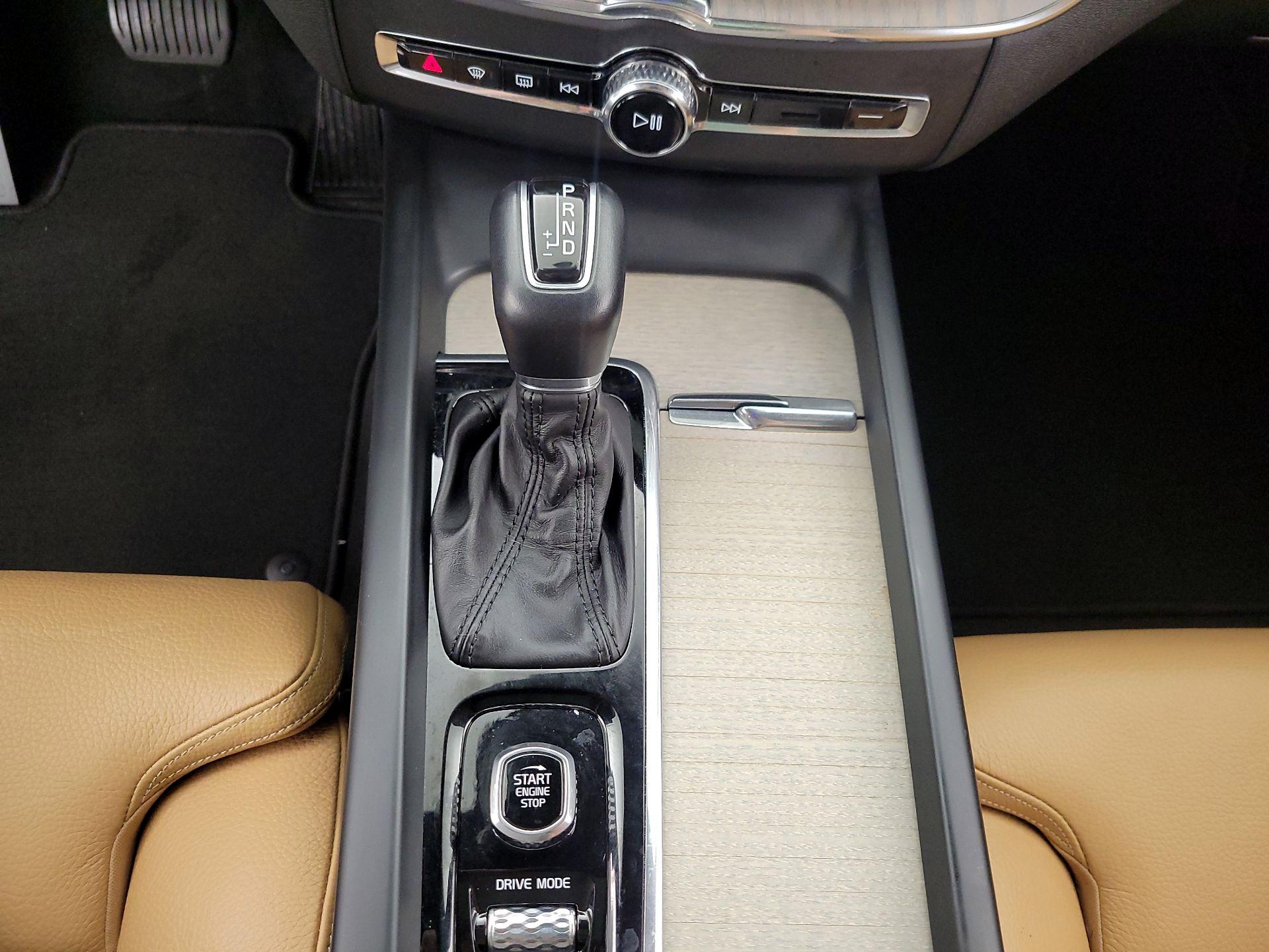 Thumbnail: 2019 Volvo XC60 - 18
