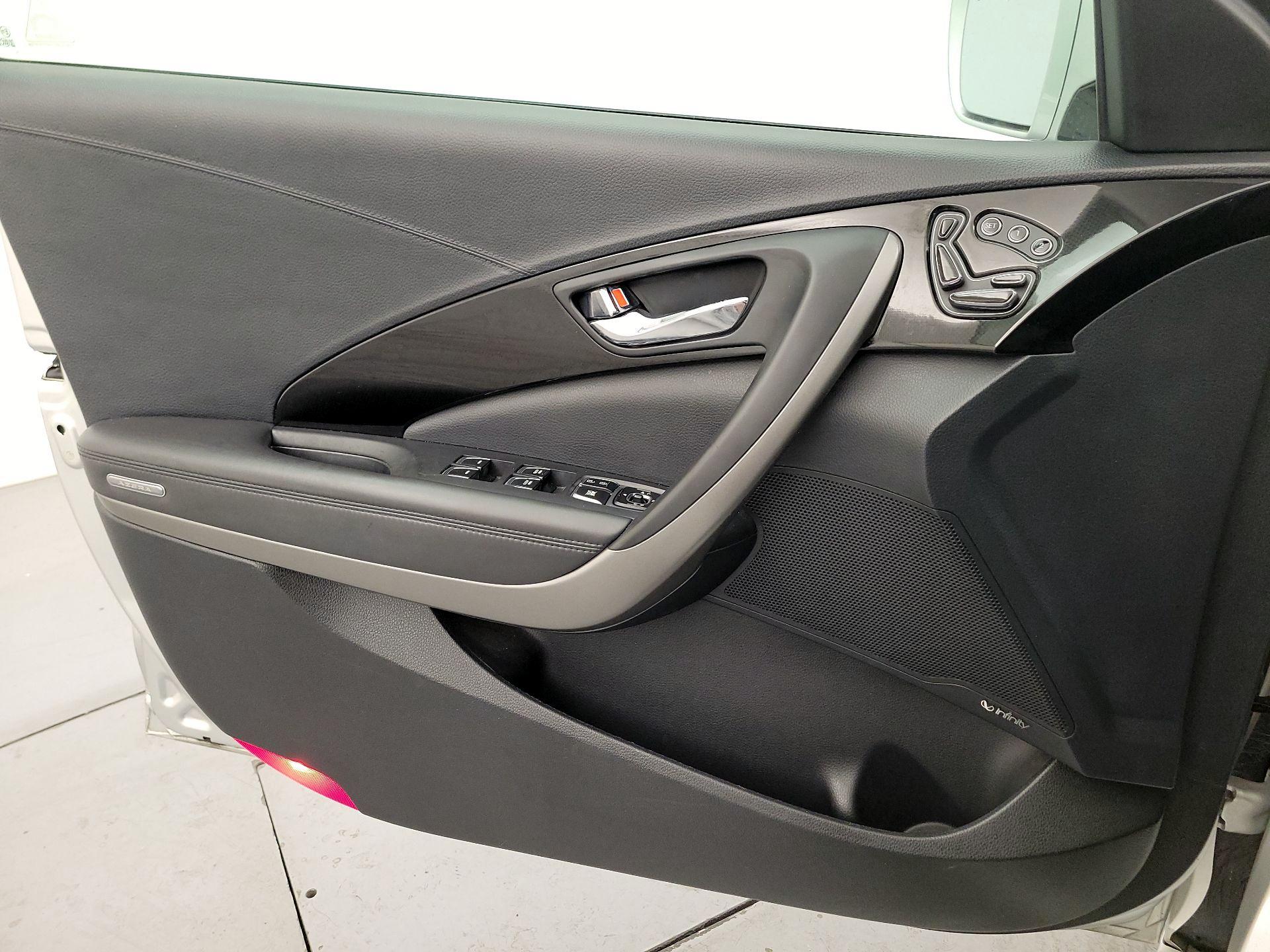 Thumbnail: 2016 Hyundai Azera - 12