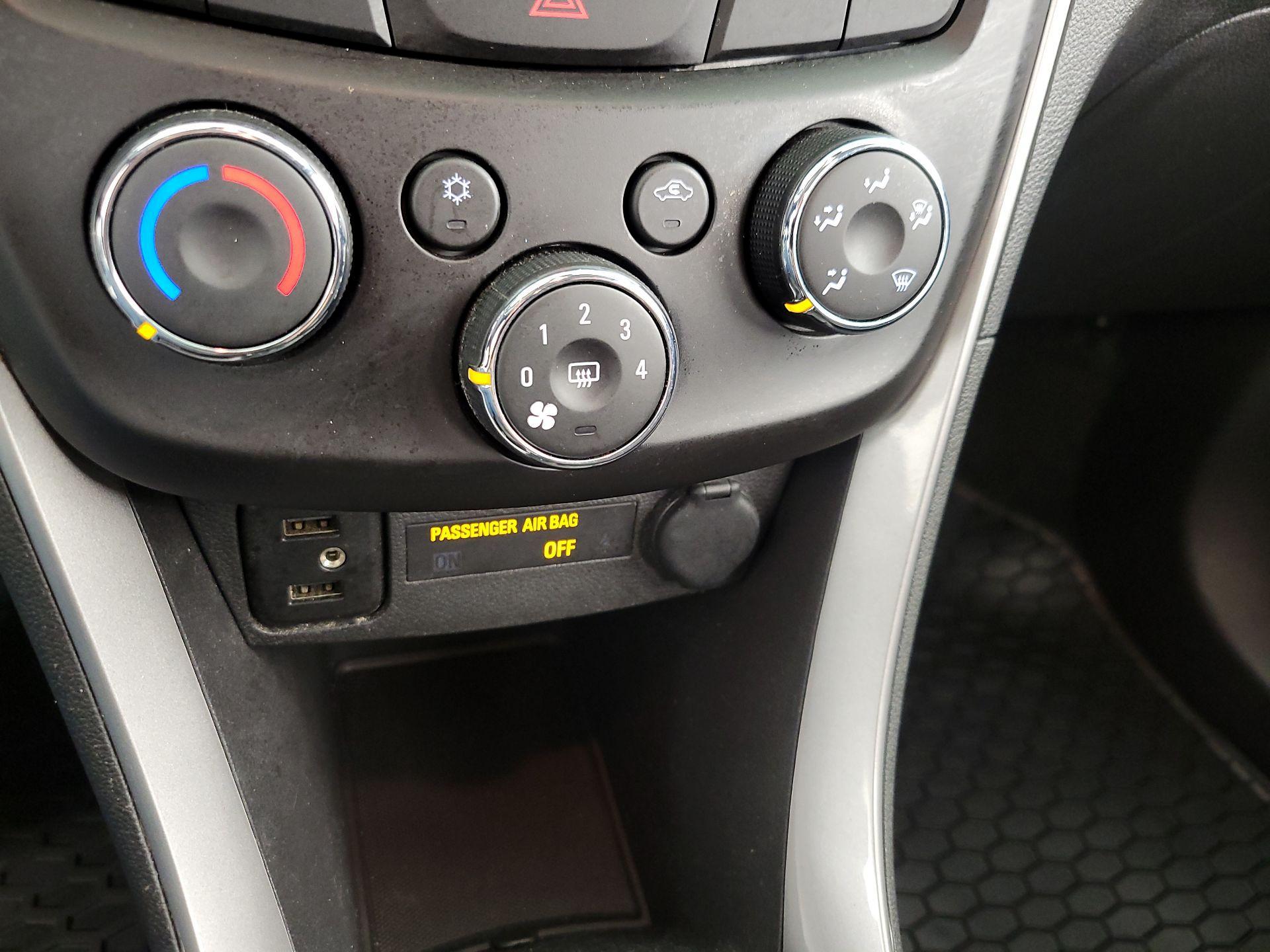 Thumbnail: 2020 Chevrolet Trax - 16