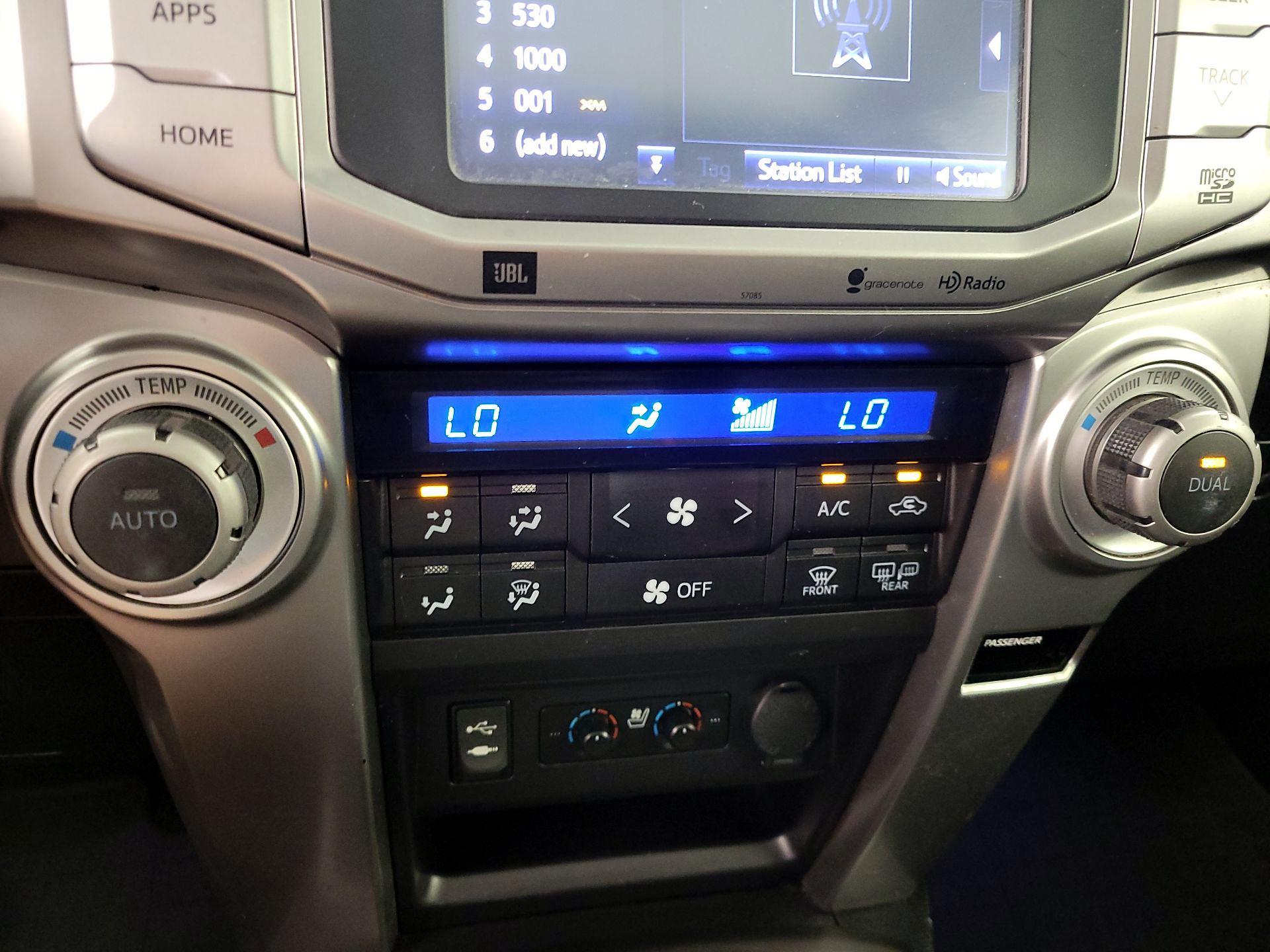 Thumbnail: 2014 Toyota 4Runner - 17