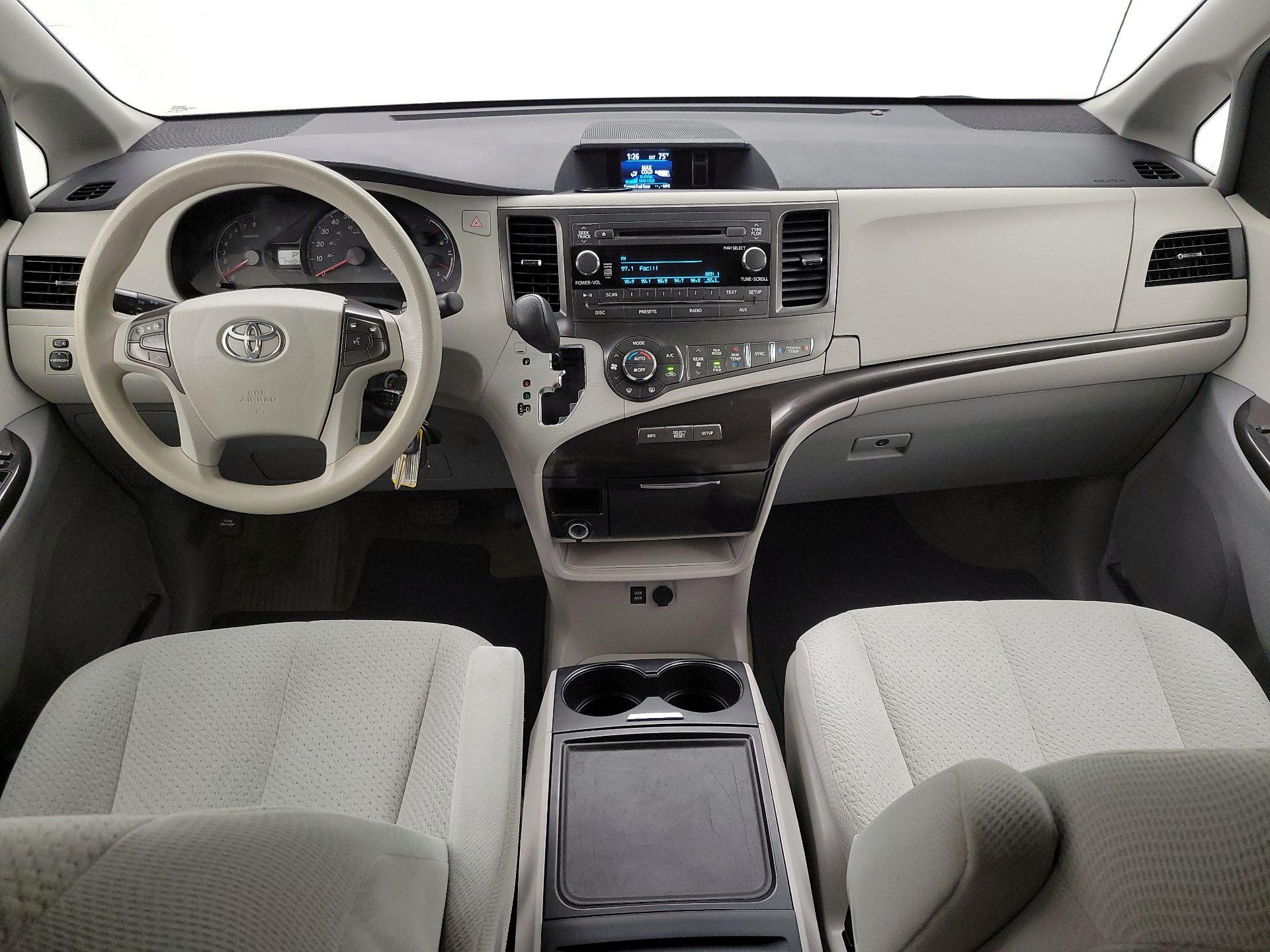 Thumbnail: 2014 Toyota Sienna - 9