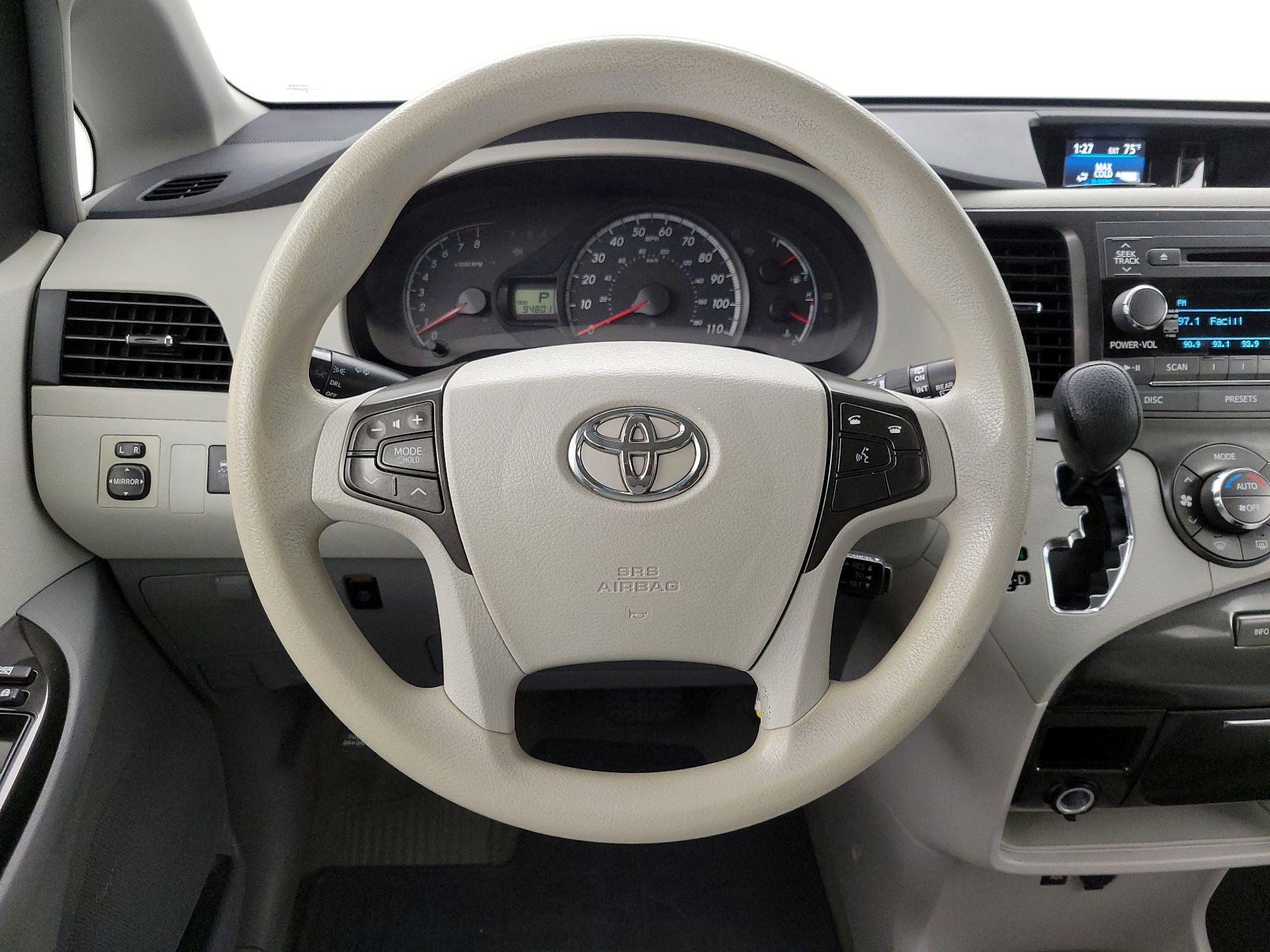 Thumbnail: 2014 Toyota Sienna - 10