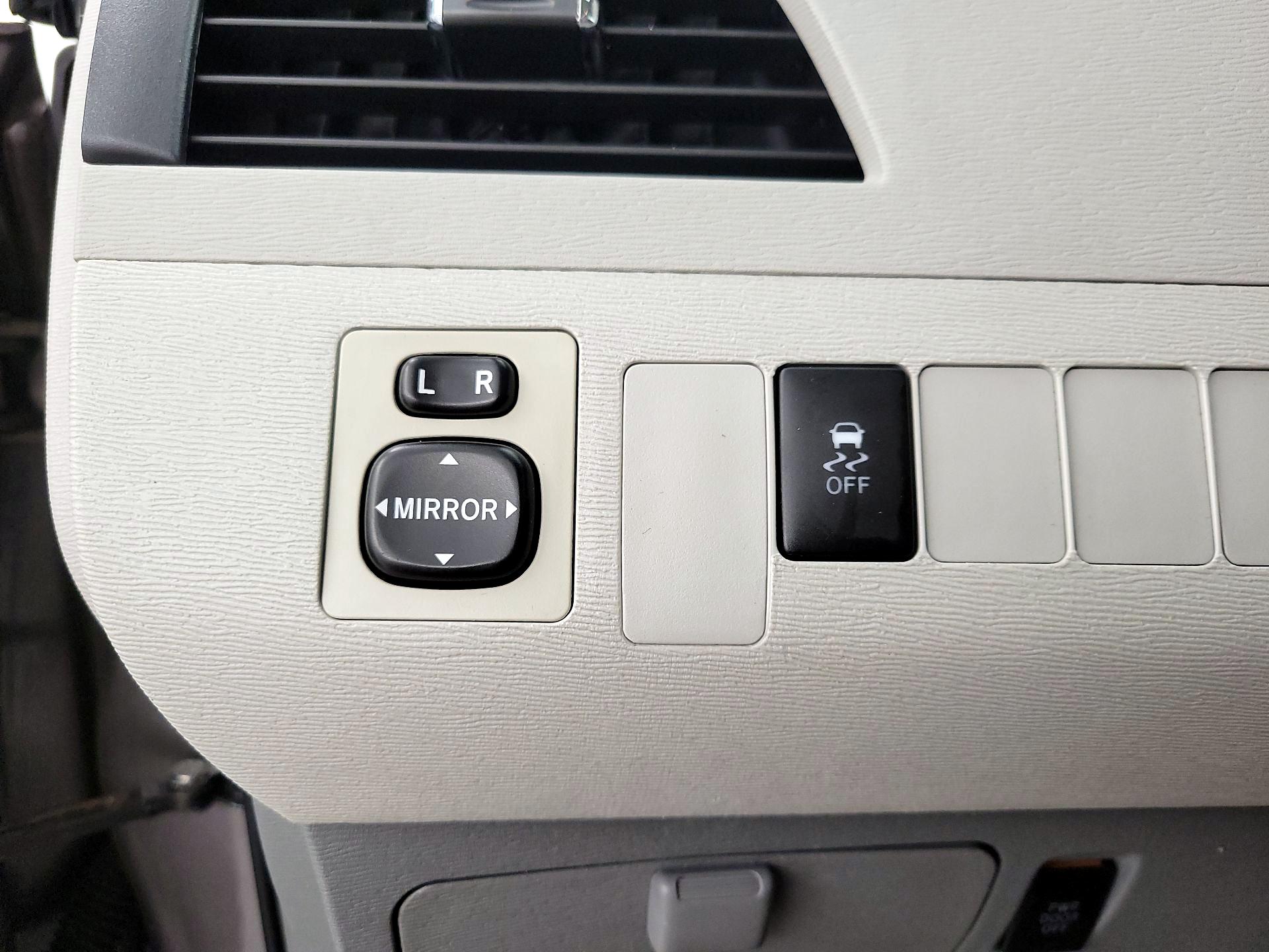 Thumbnail: 2014 Toyota Sienna - 13