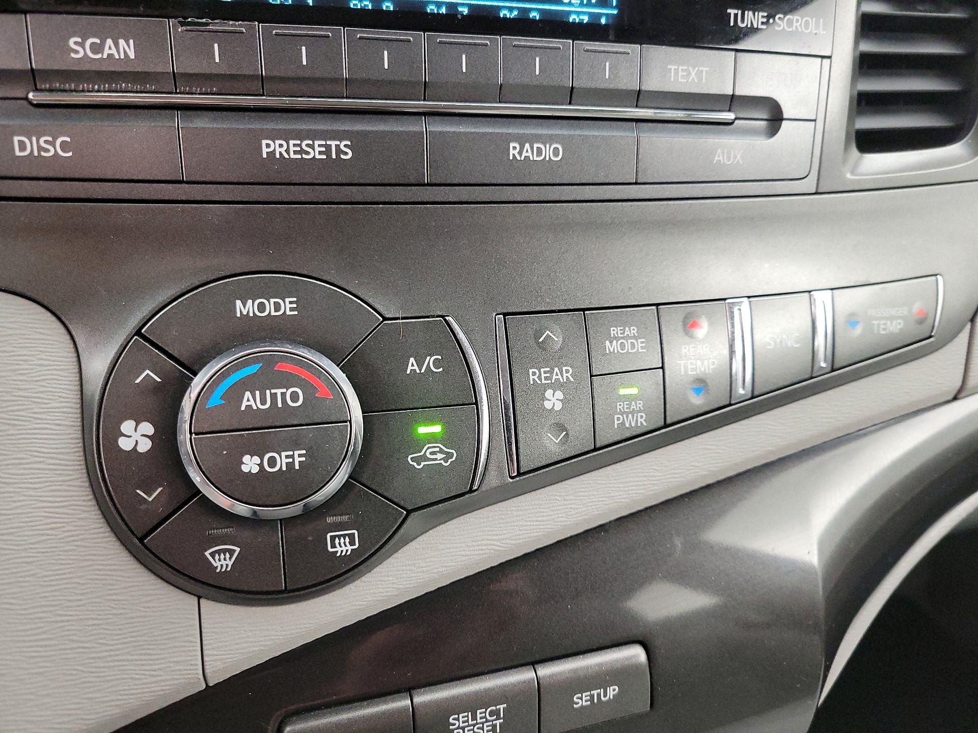 Thumbnail: 2014 Toyota Sienna - 16