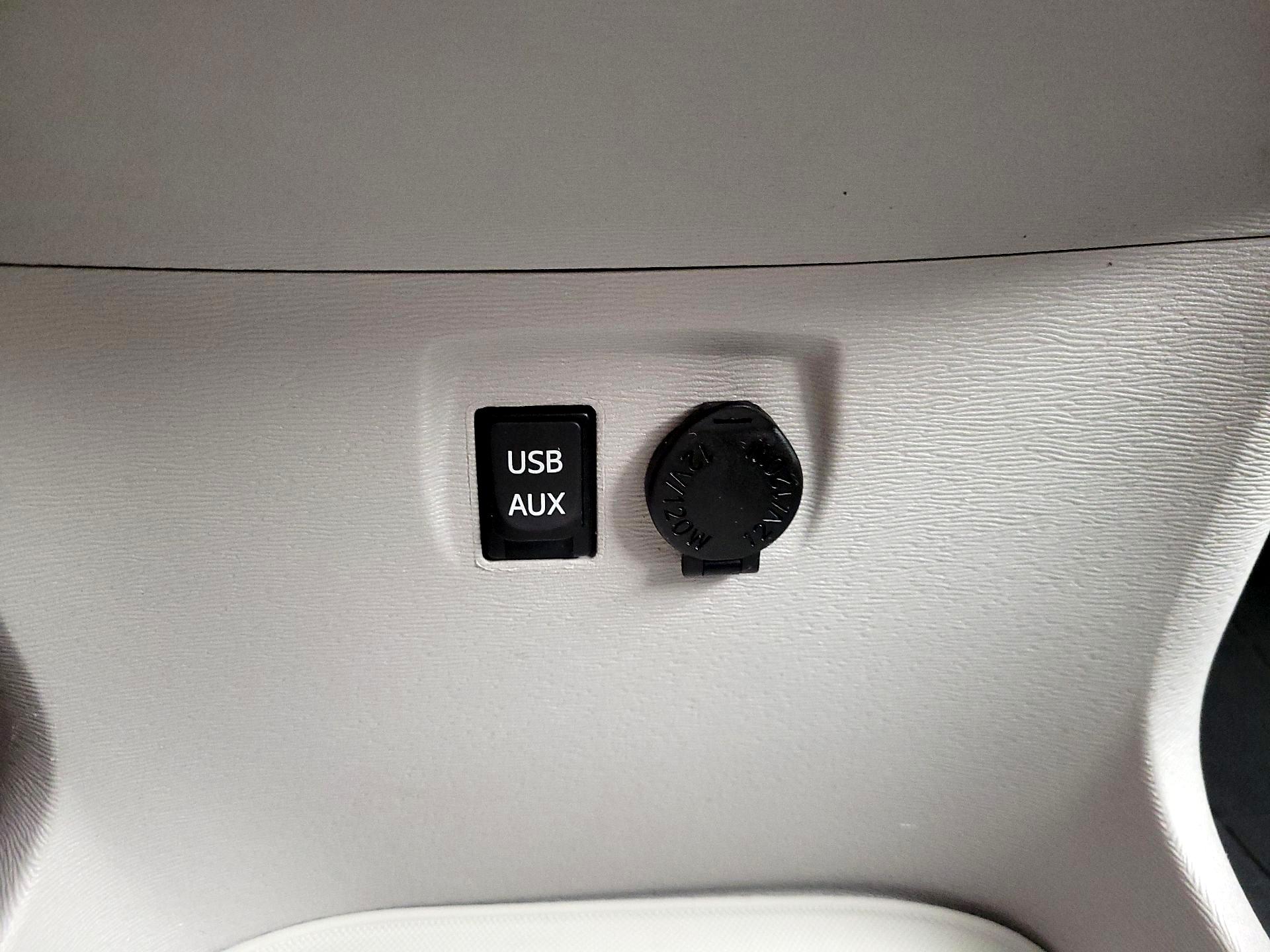 Thumbnail: 2014 Toyota Sienna - 18