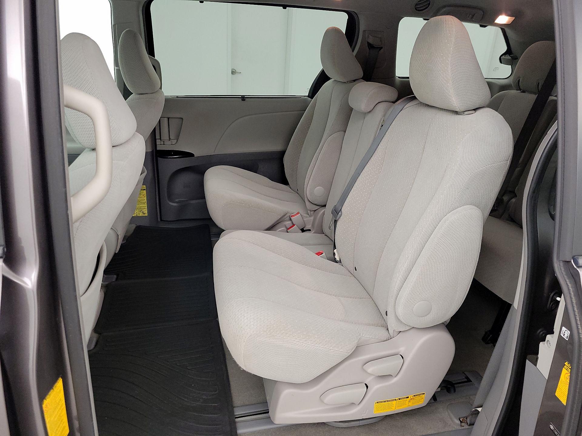Thumbnail: 2014 Toyota Sienna - 19