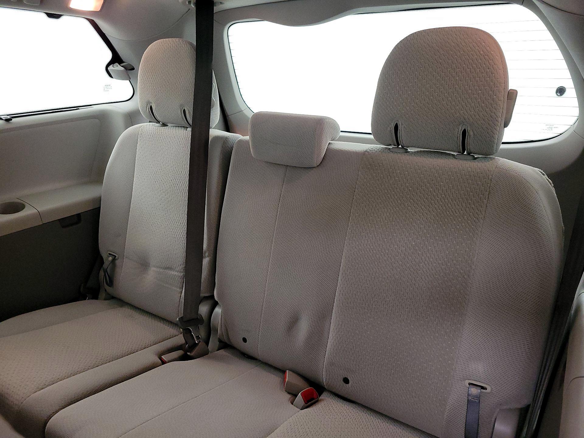 Thumbnail: 2014 Toyota Sienna - 20