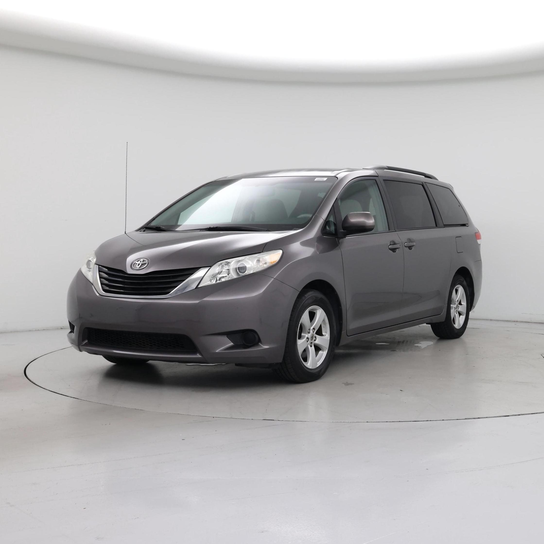Thumbnail: 2014 Toyota Sienna - 4