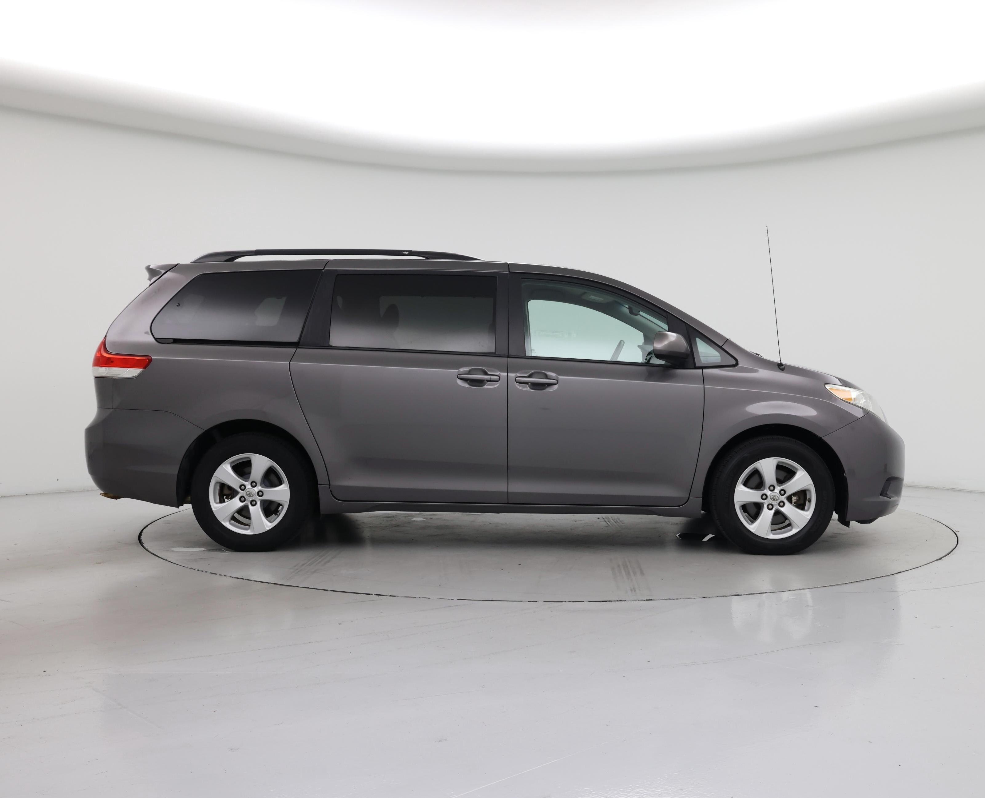 Thumbnail: 2014 Toyota Sienna - 7