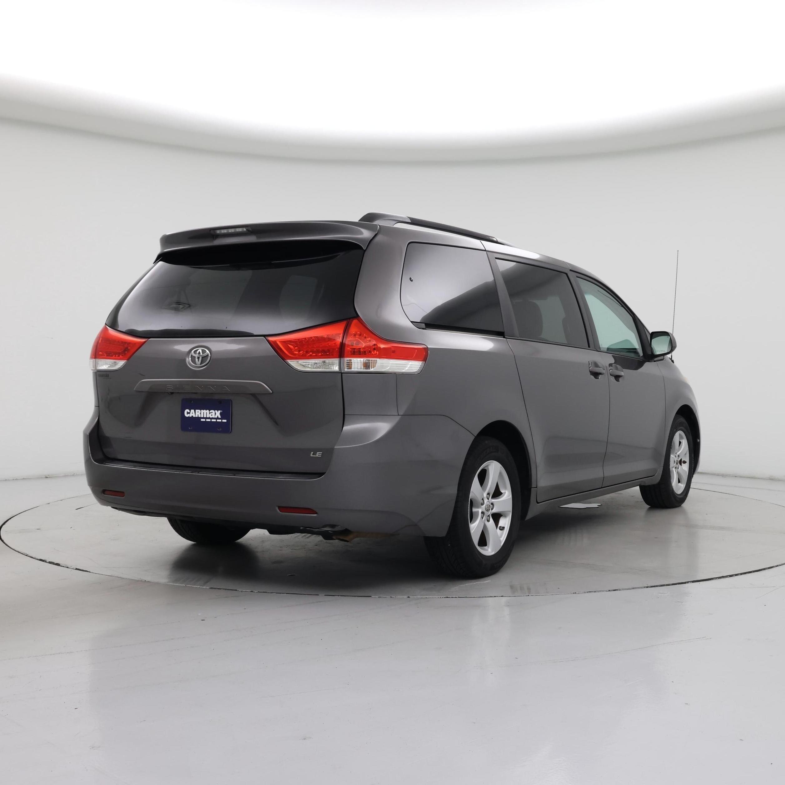 Thumbnail: 2014 Toyota Sienna - 8