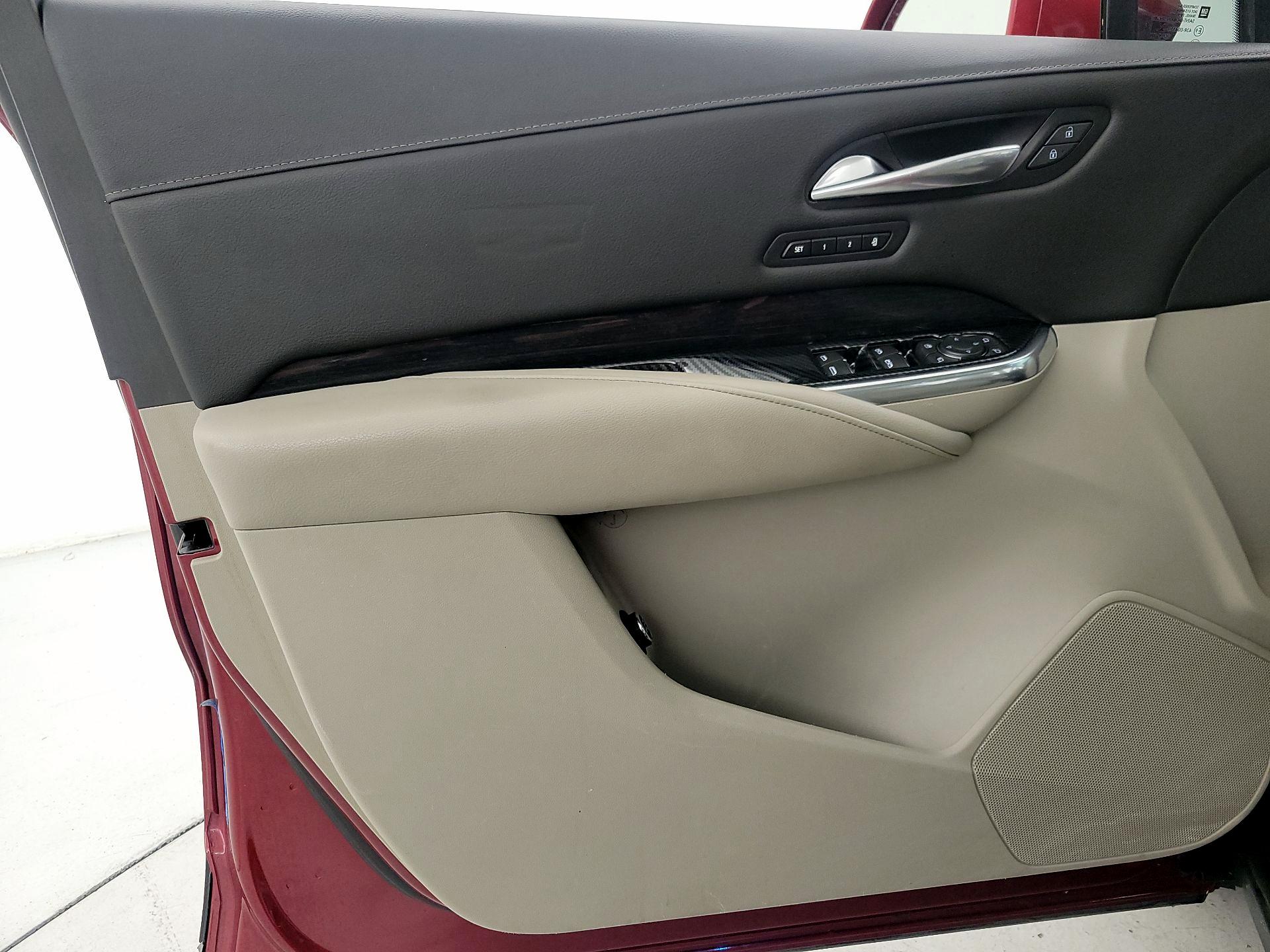 Thumbnail: 2019 Cadillac XT4 - 12