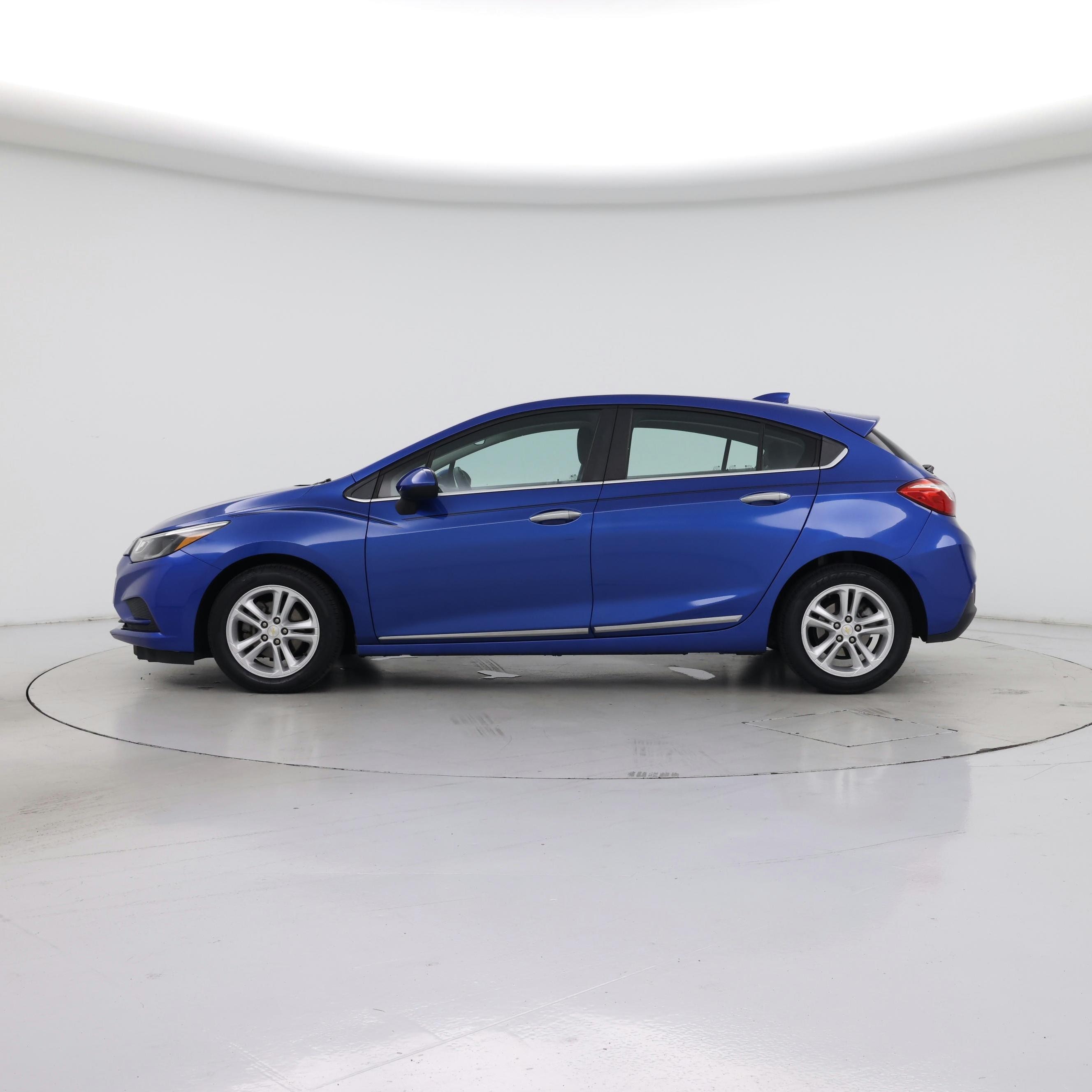 Thumbnail: 2017 Chevrolet Cruze - 3
