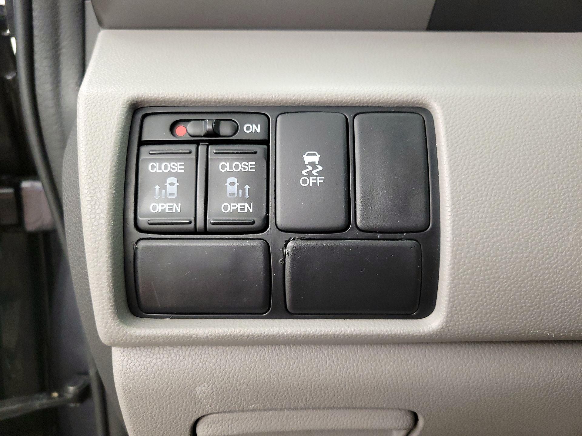 Thumbnail: 2016 Honda Odyssey - 13