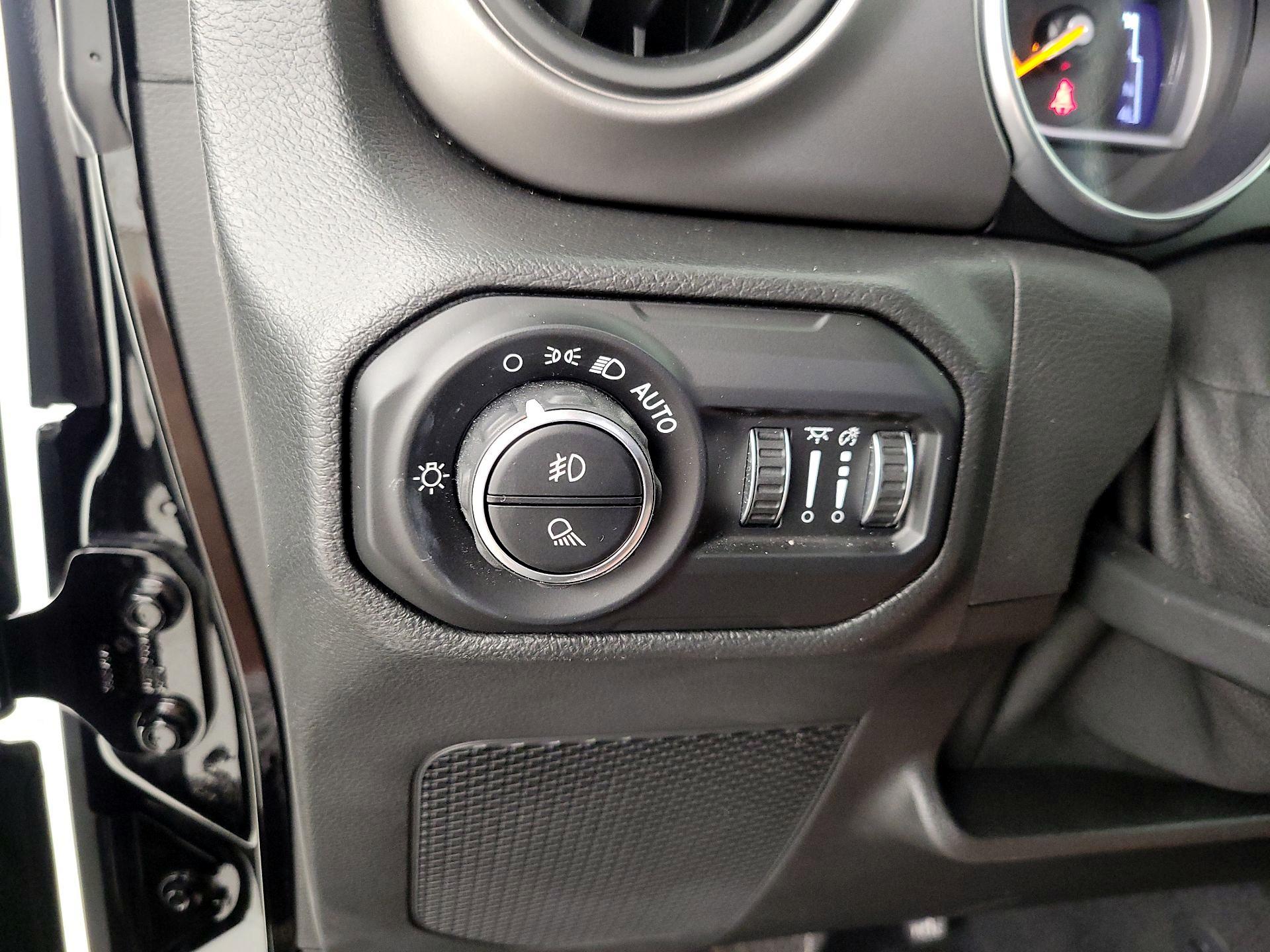 Thumbnail: 2021 Jeep Gladiator - 13