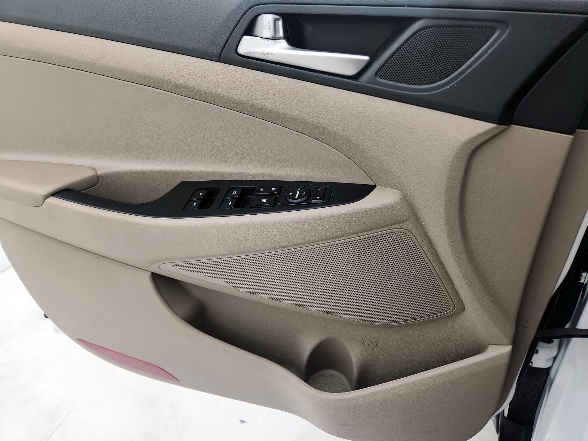 Thumbnail: 2019 Hyundai Tucson - 12