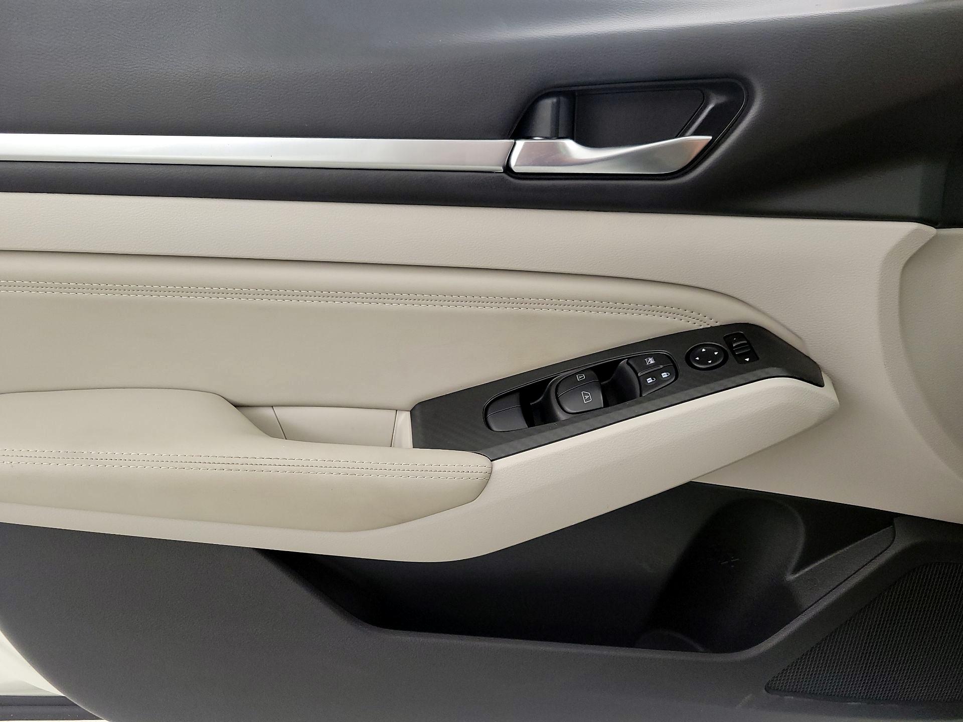 Thumbnail: 2019 Nissan Altima - 12