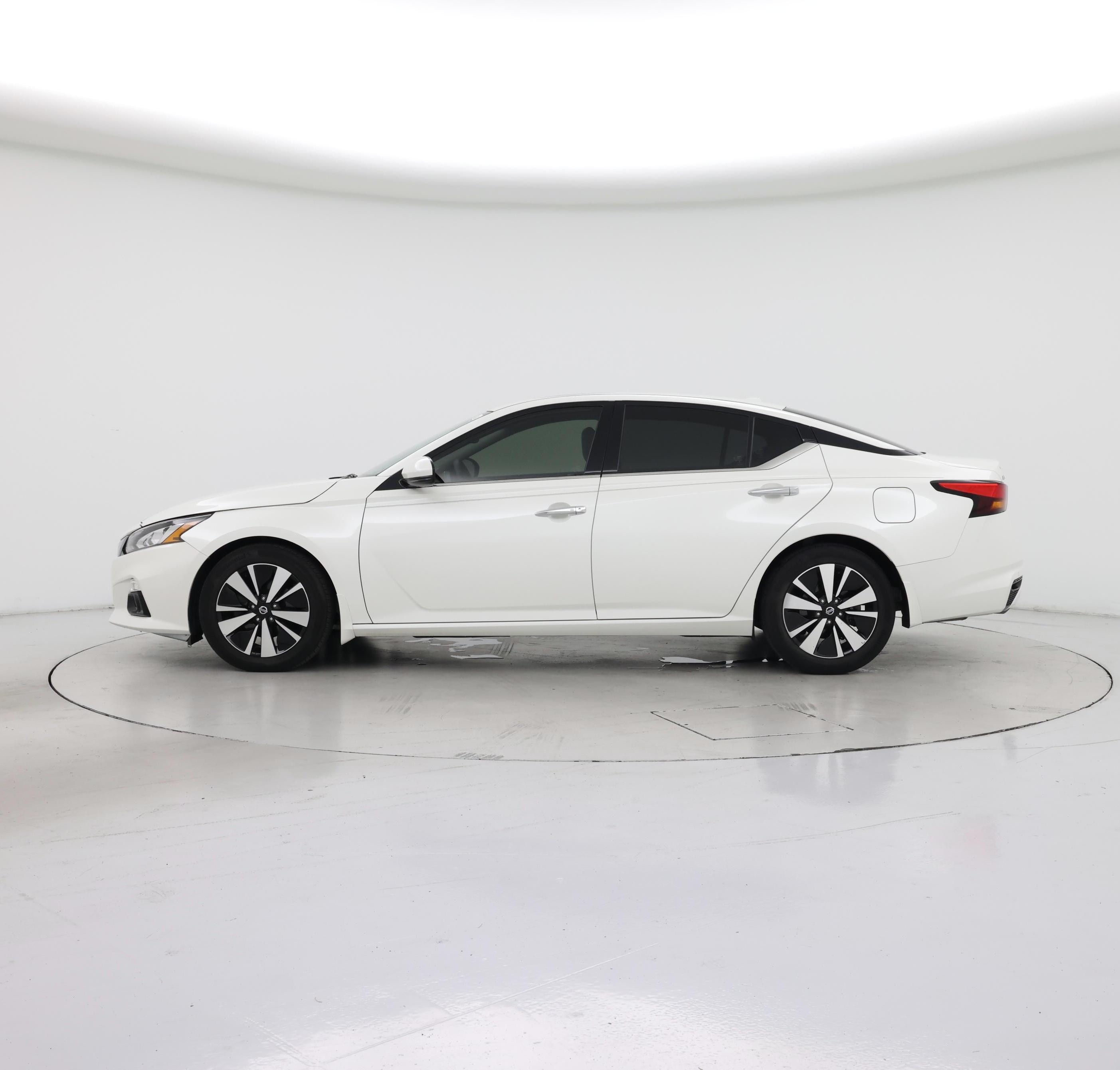 Thumbnail: 2019 Nissan Altima - 3