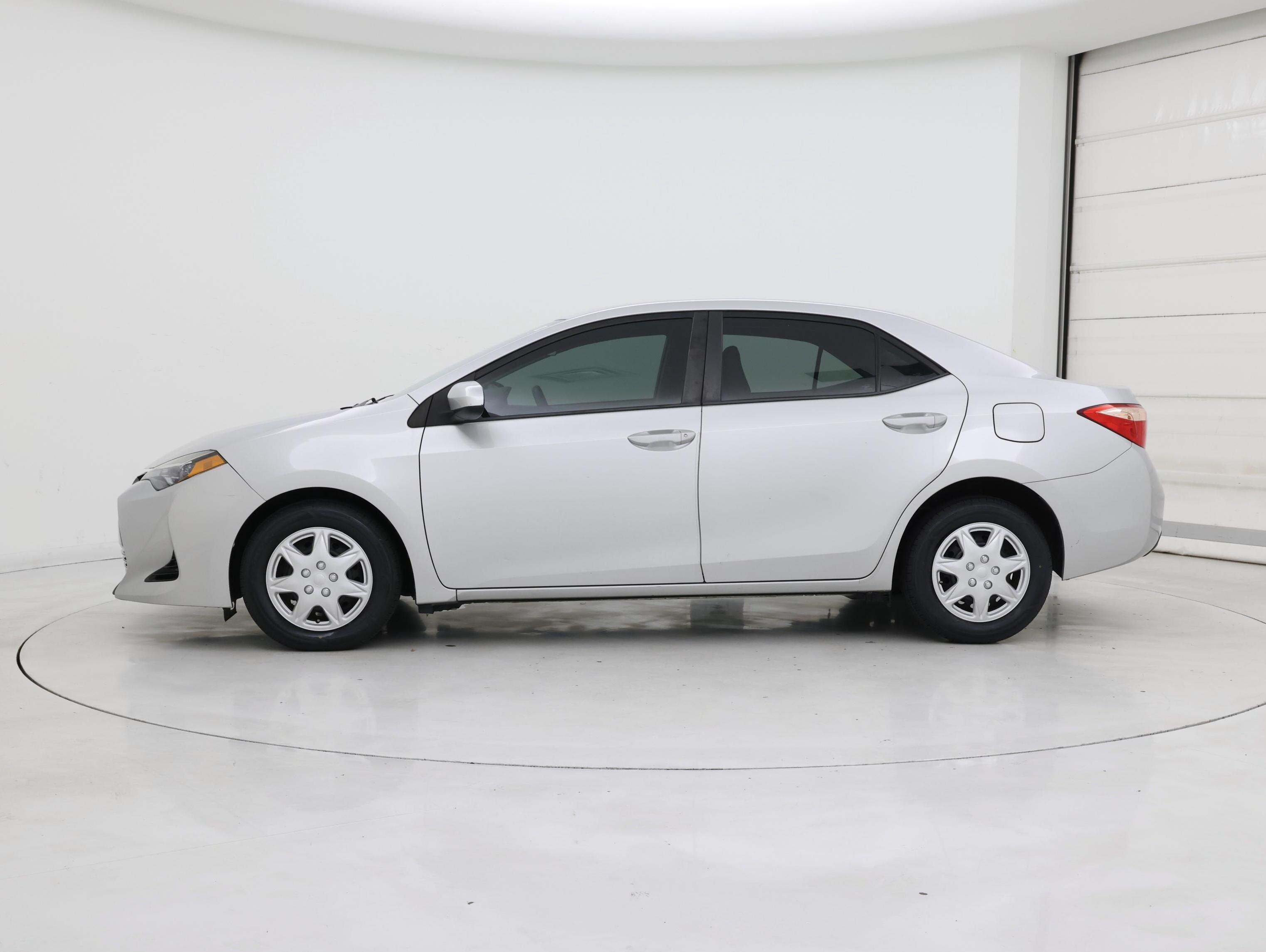 Thumbnail: 2018 Toyota Corolla - 3