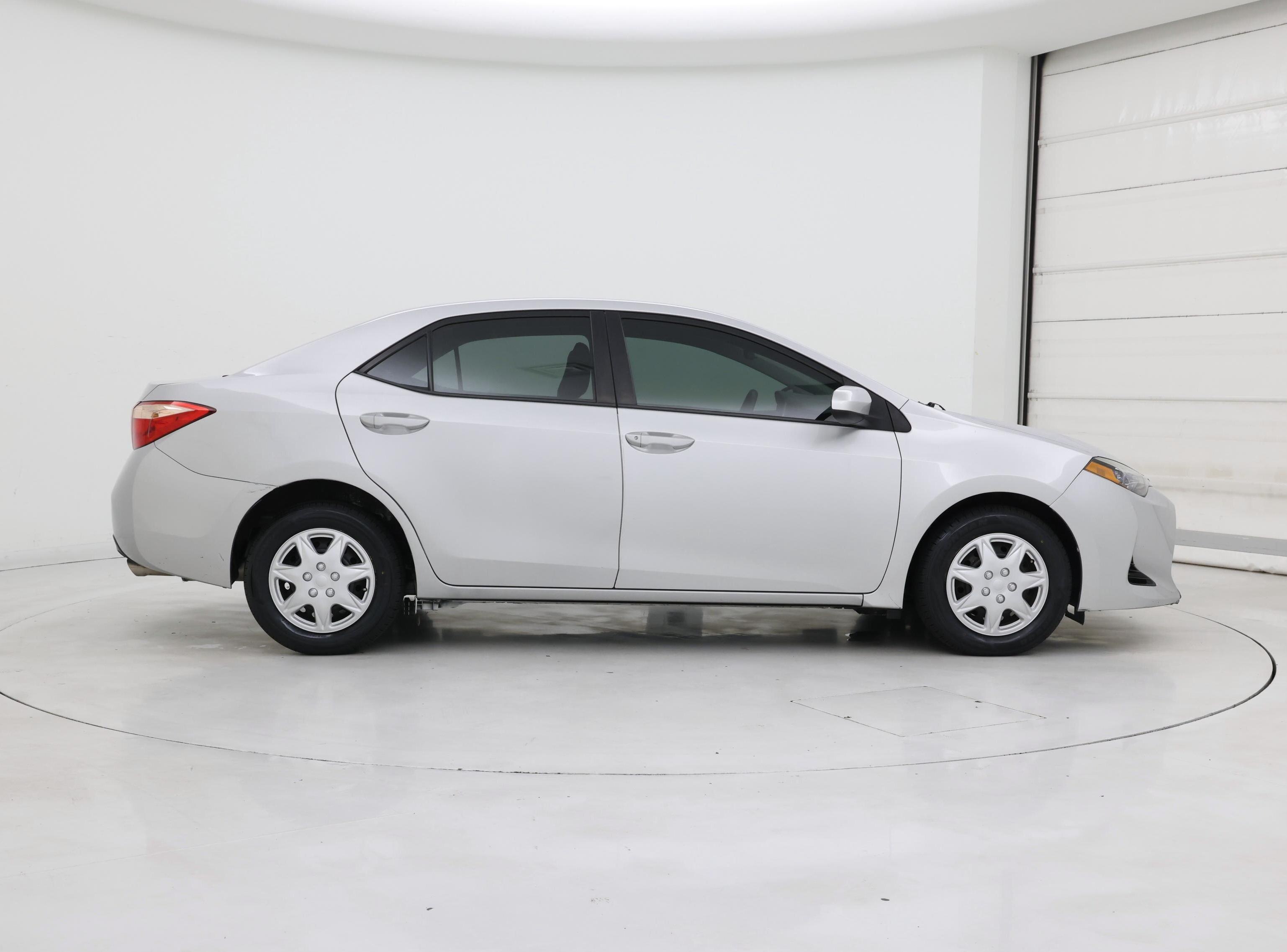 Thumbnail: 2018 Toyota Corolla - 7