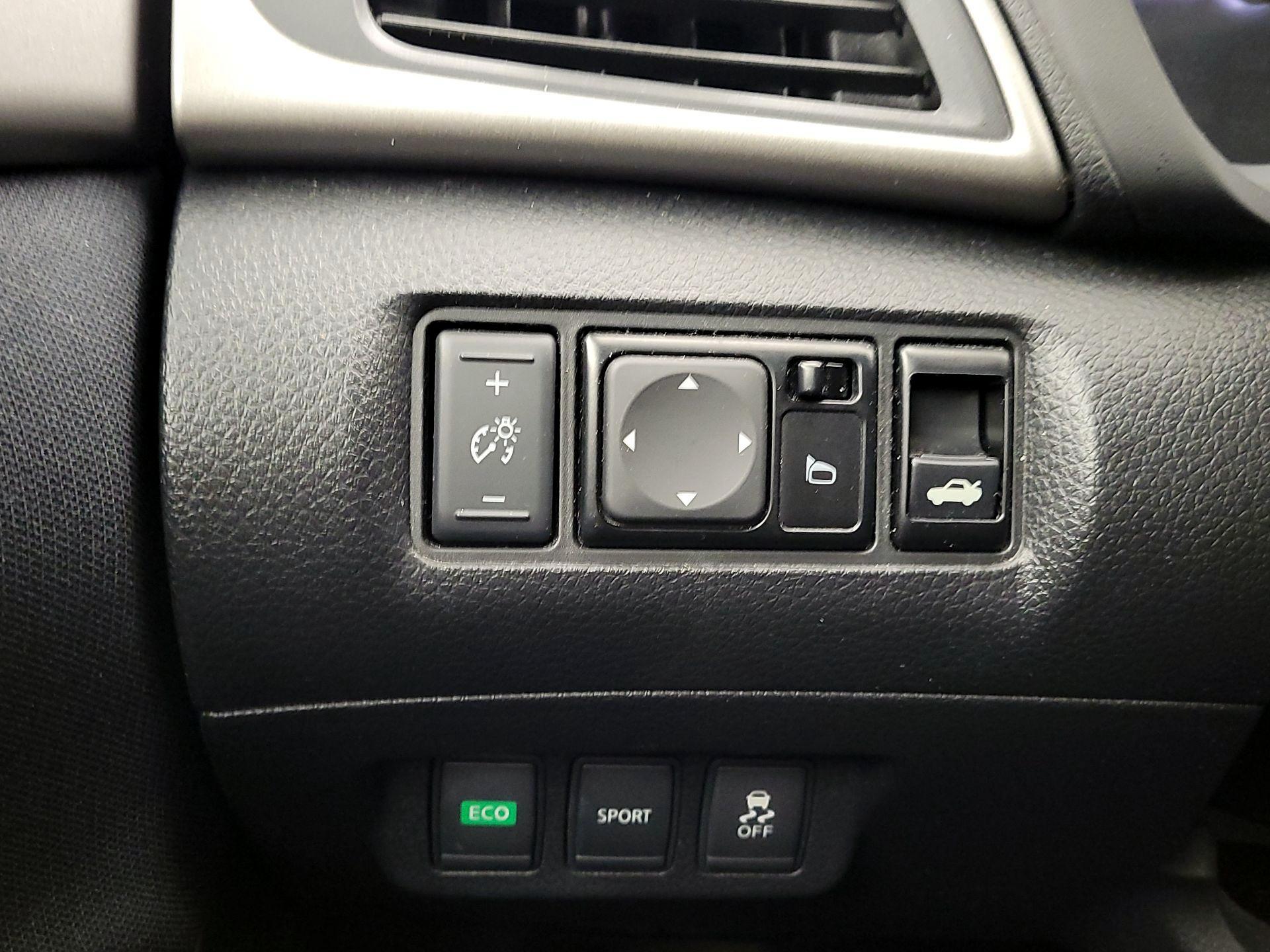 Thumbnail: 2014 Nissan Sentra - 13