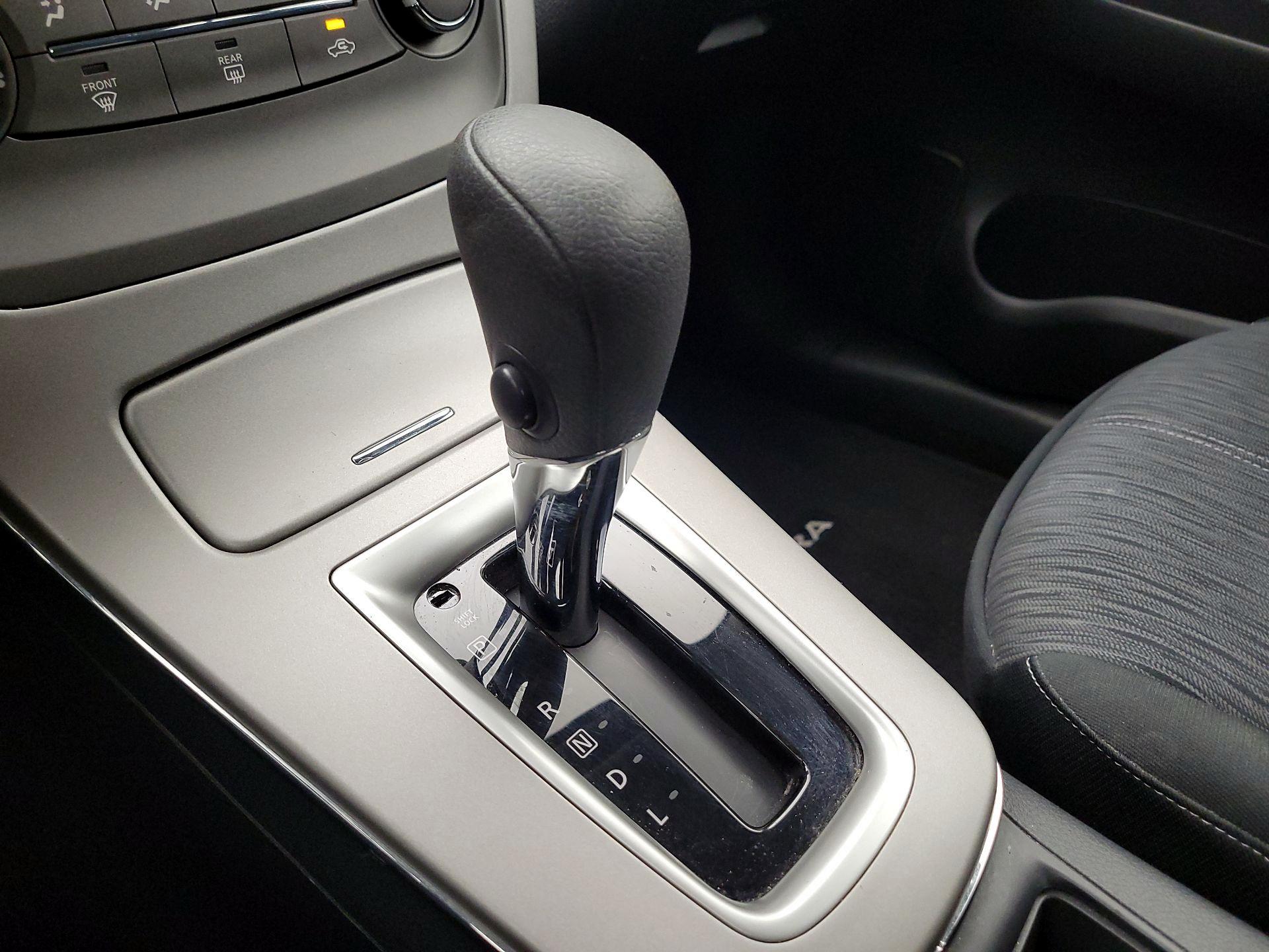 Thumbnail: 2014 Nissan Sentra - 16