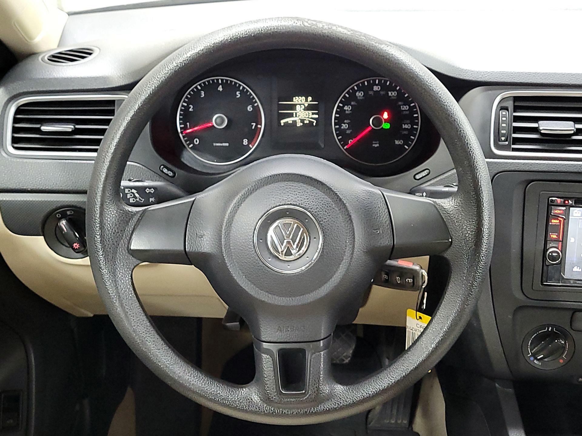 Thumbnail: 2014 Volkswagen Jetta - 10
