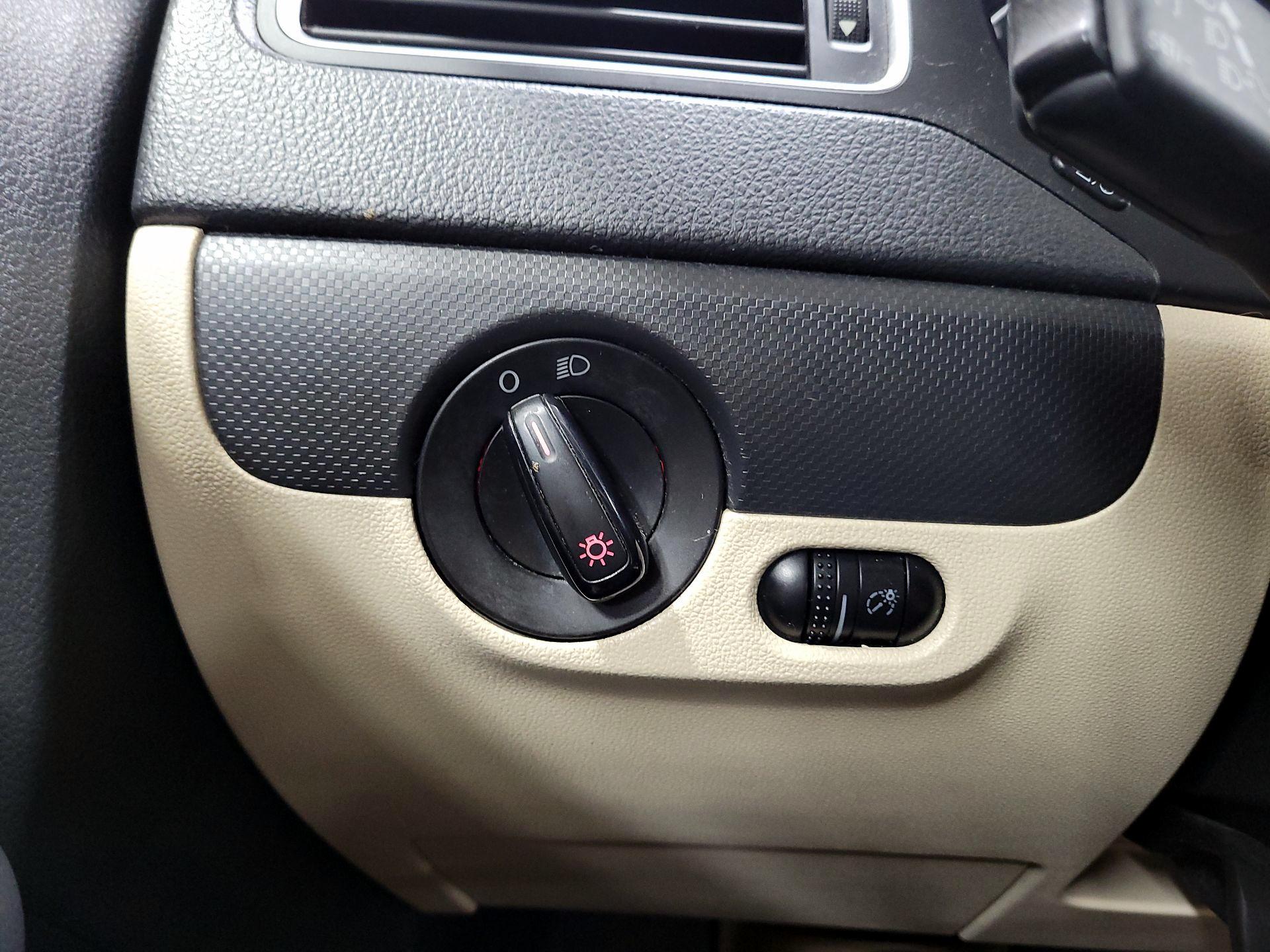 Thumbnail: 2014 Volkswagen Jetta - 13