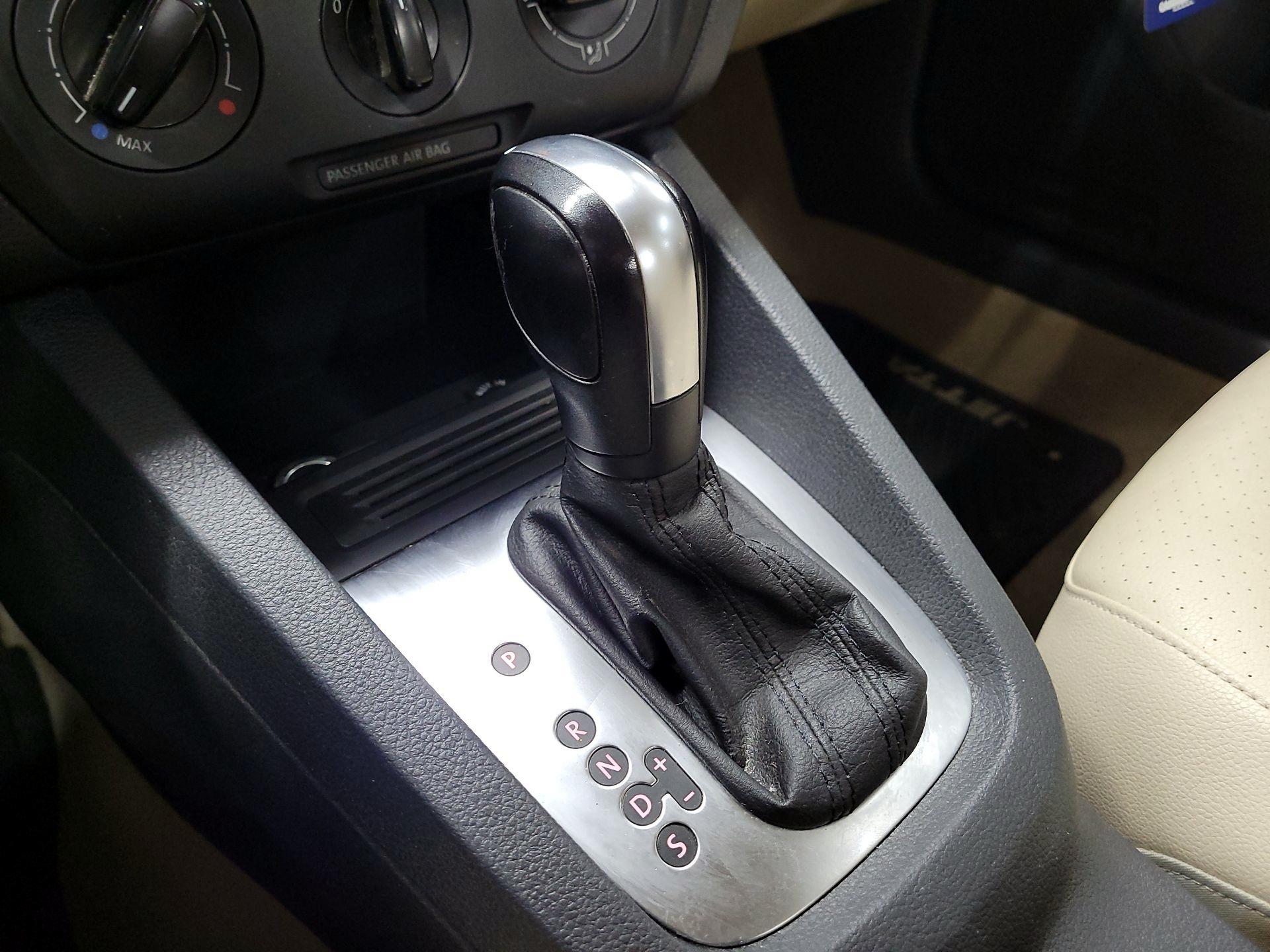 Thumbnail: 2014 Volkswagen Jetta - 16