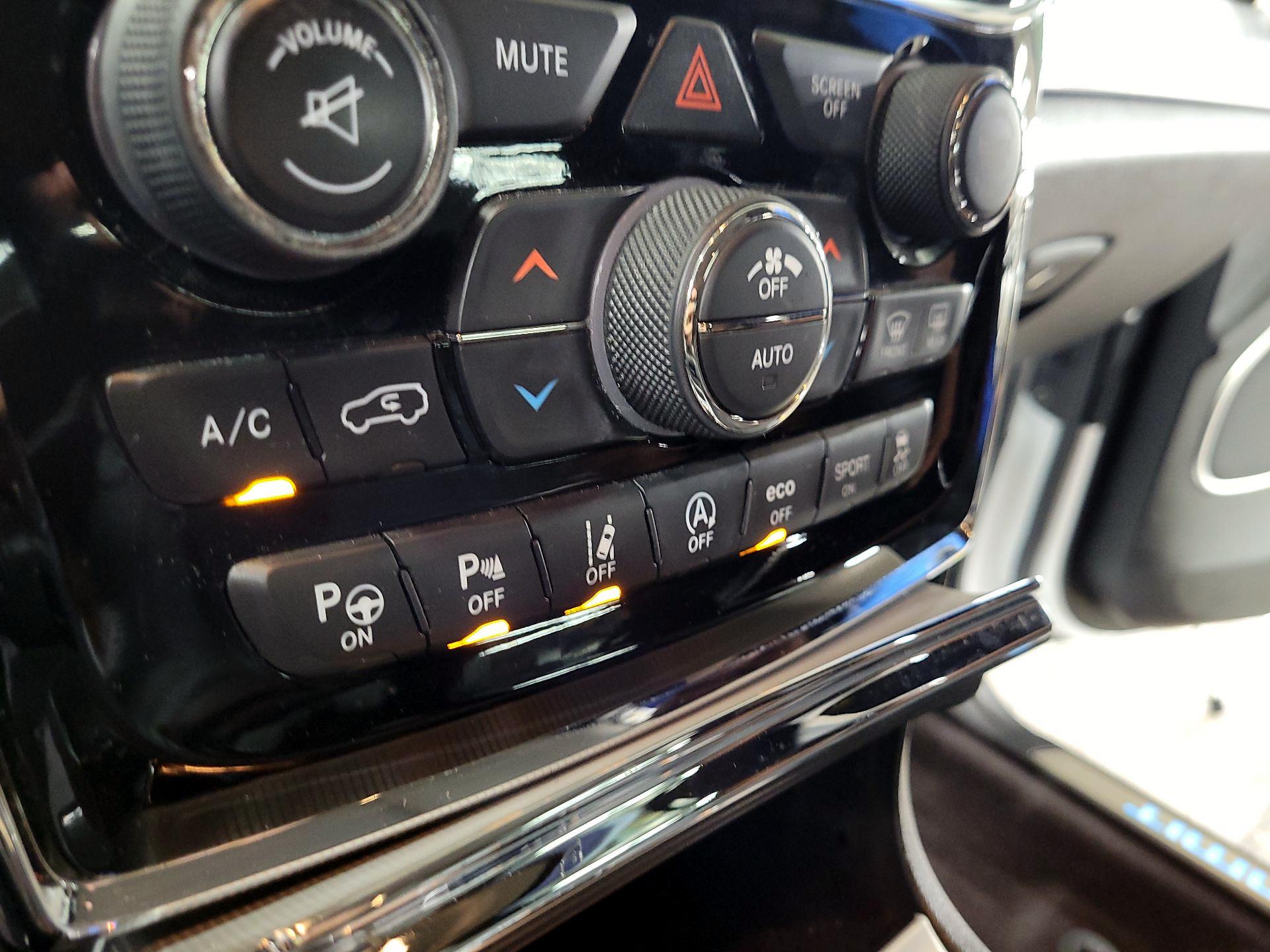 Thumbnail: 2019 Jeep Grand Cherokee - 14