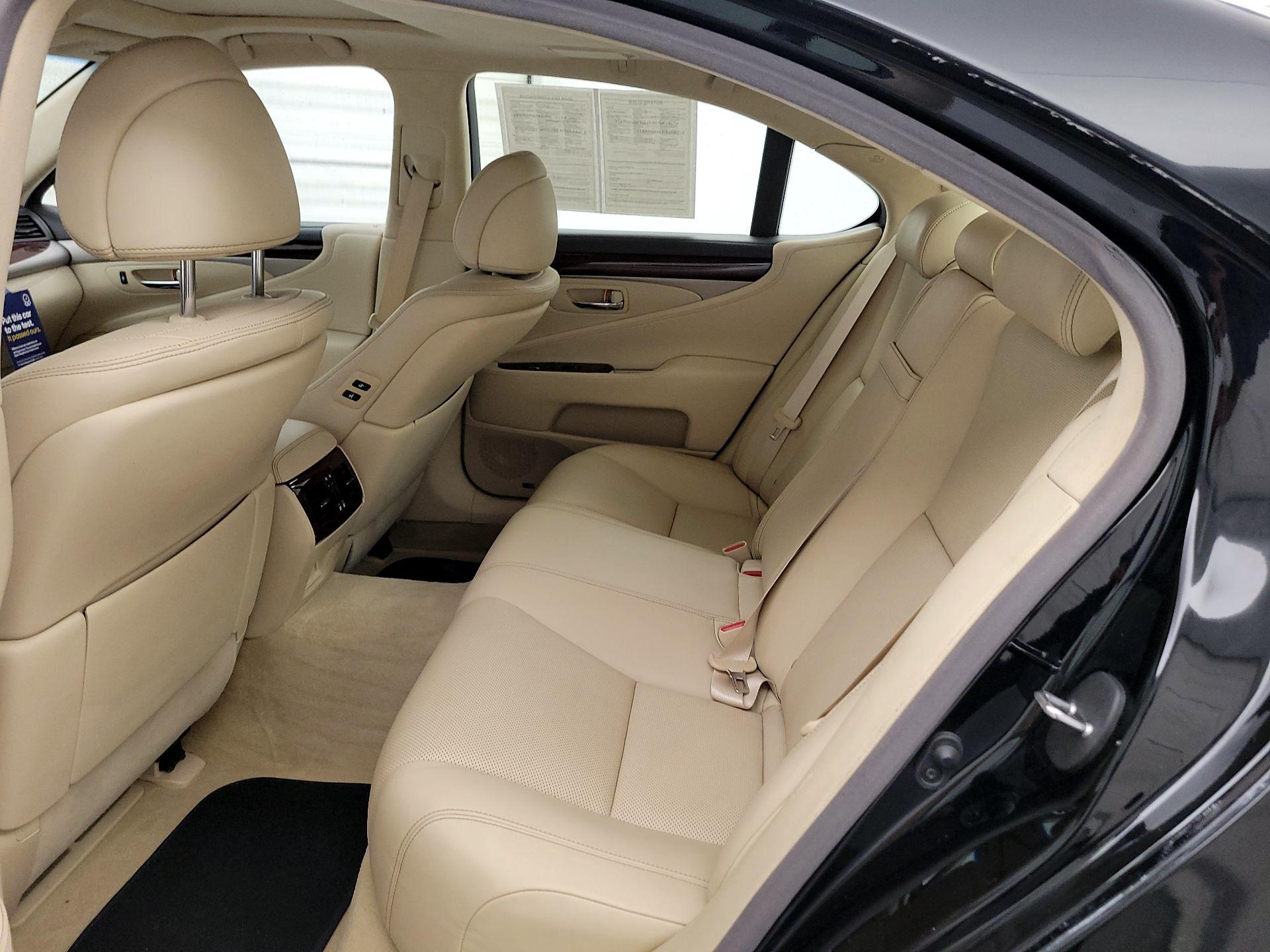 Thumbnail: 2013 Lexus LS - 16