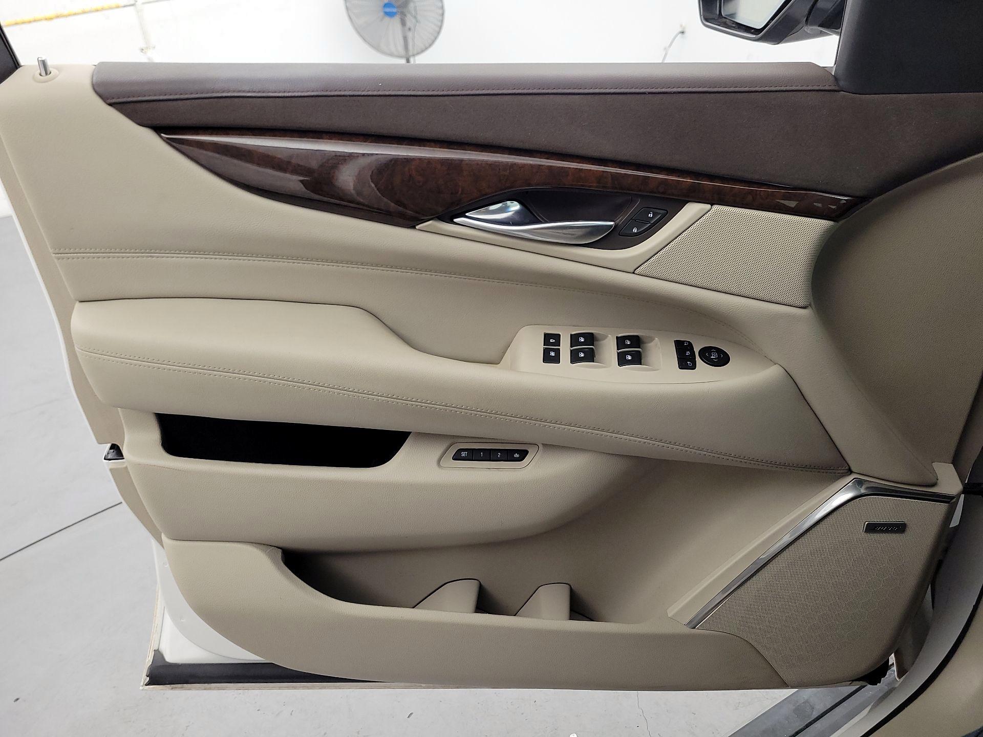 Thumbnail: 2017 Cadillac Escalade - 12
