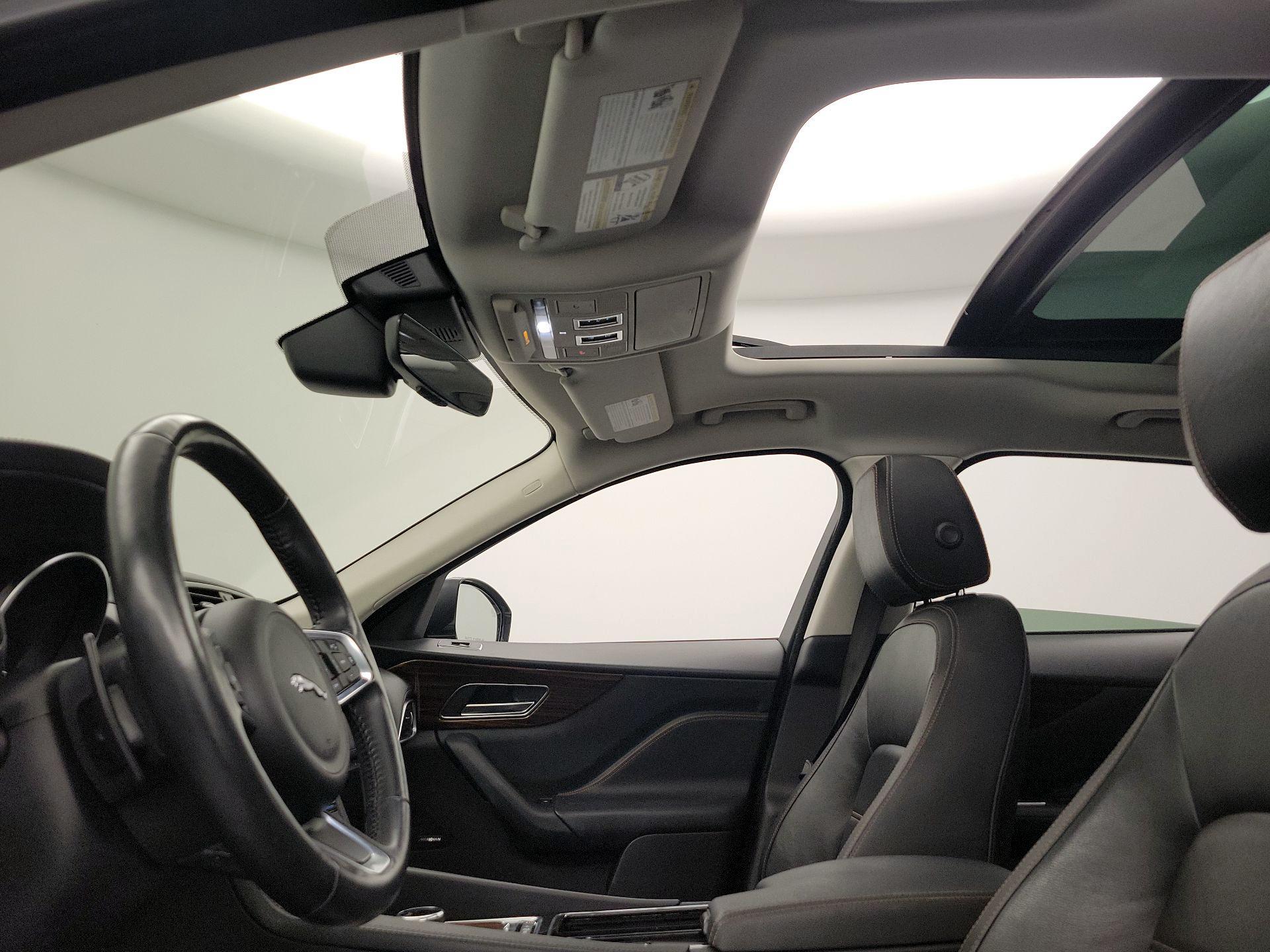 Thumbnail: 2019 Jaguar F-Pace - 19