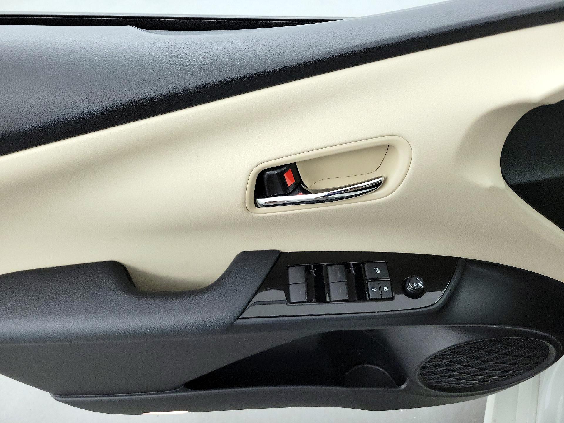 Thumbnail: 2019 Toyota Prius - 12