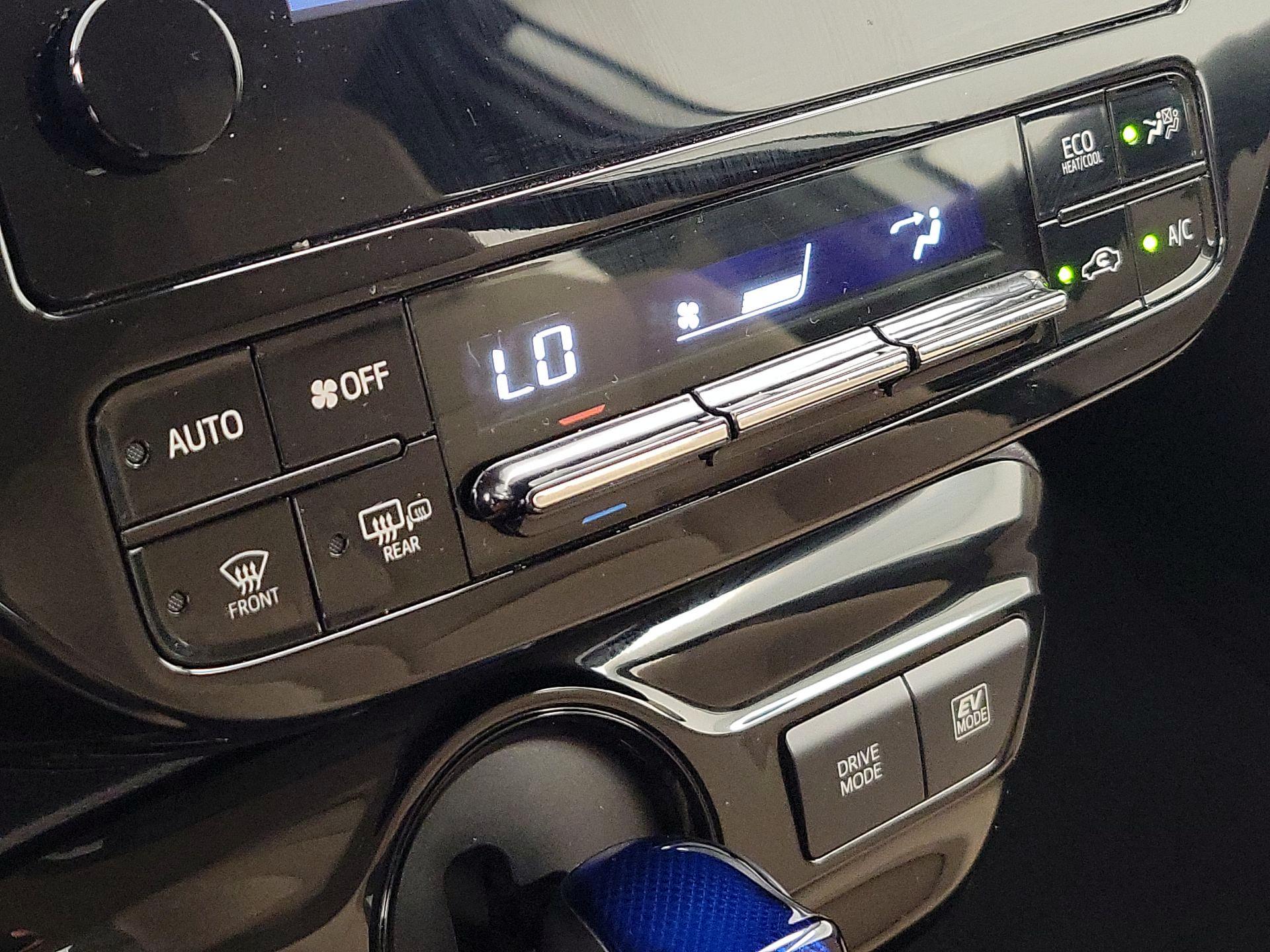 Thumbnail: 2019 Toyota Prius - 16