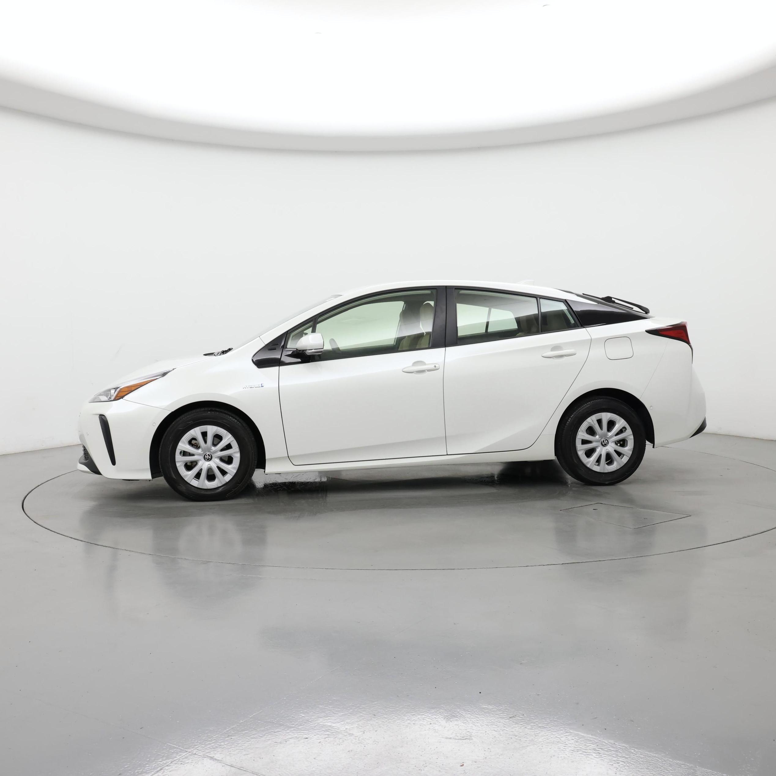 Thumbnail: 2019 Toyota Prius - 3