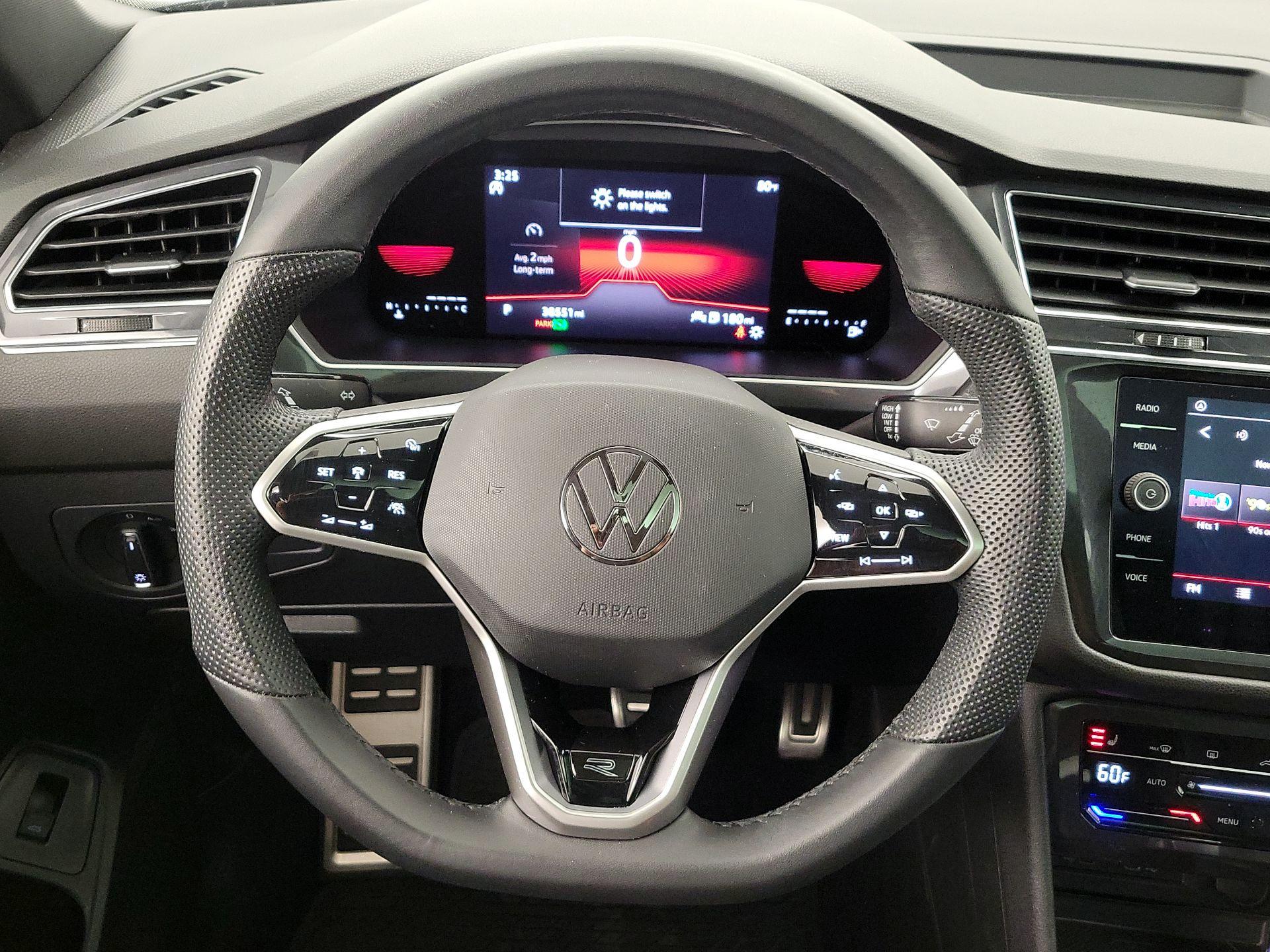 Thumbnail: 2022 Volkswagen Tiguan - 10