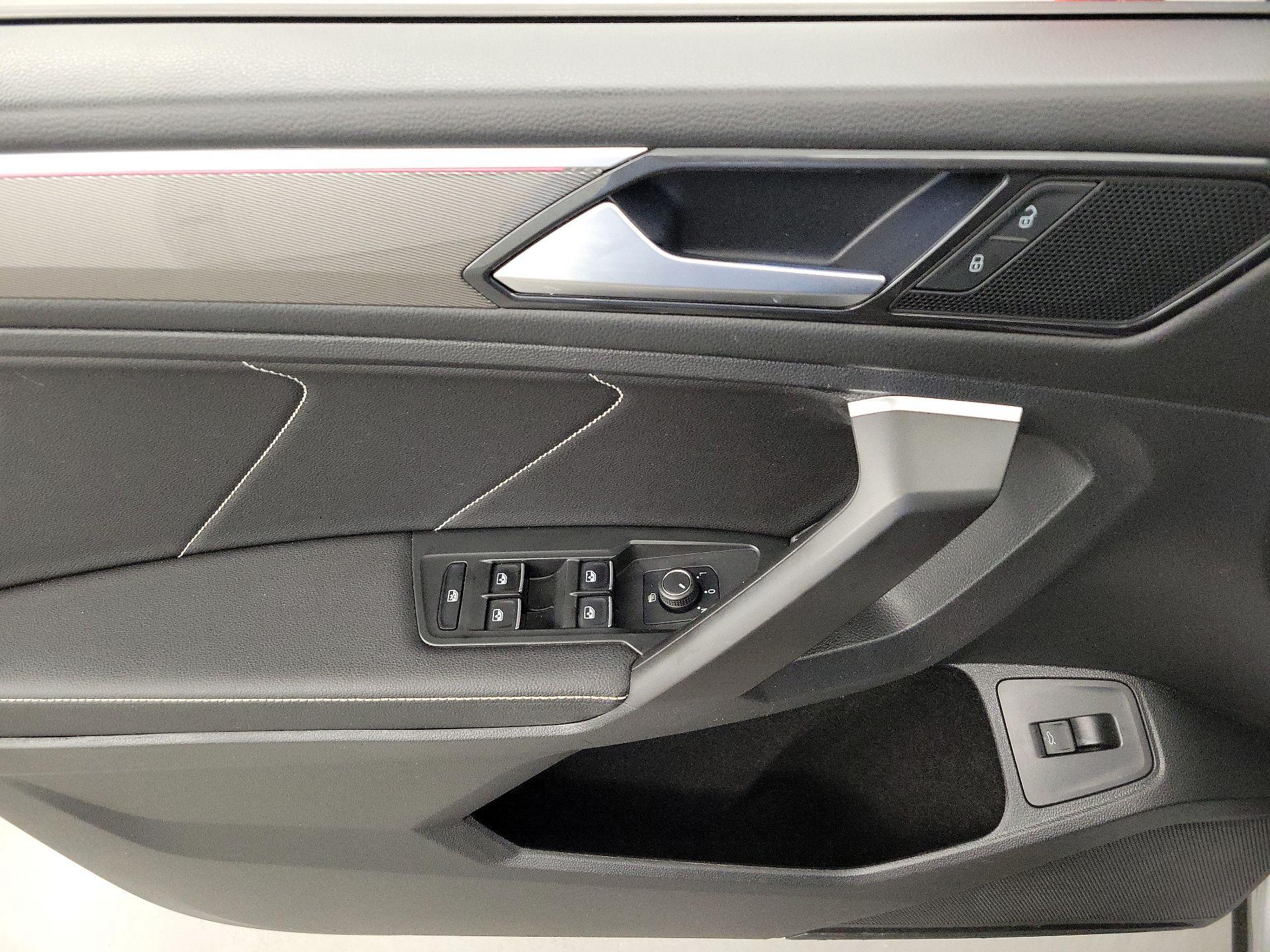 Thumbnail: 2022 Volkswagen Tiguan - 12