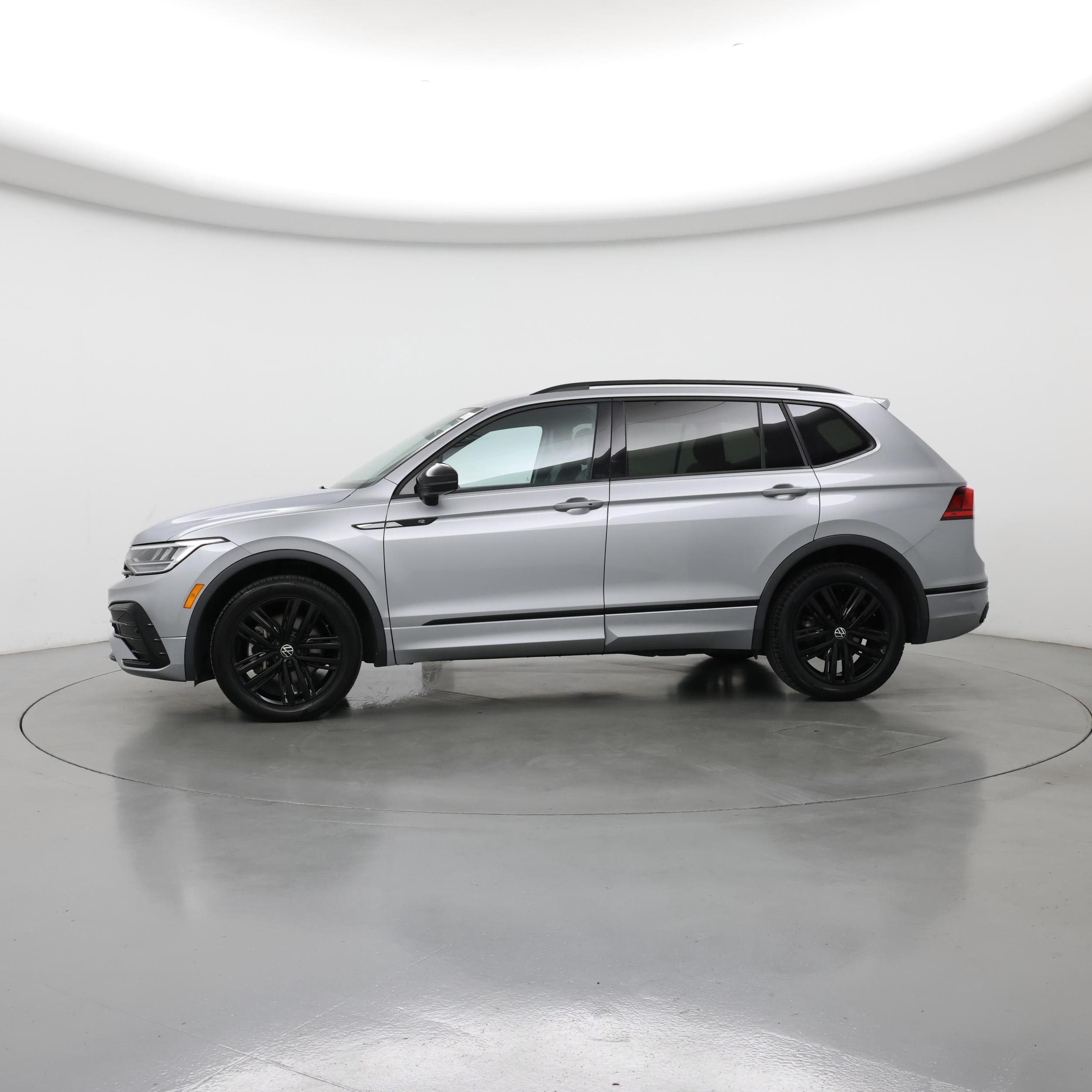 Thumbnail: 2022 Volkswagen Tiguan - 3