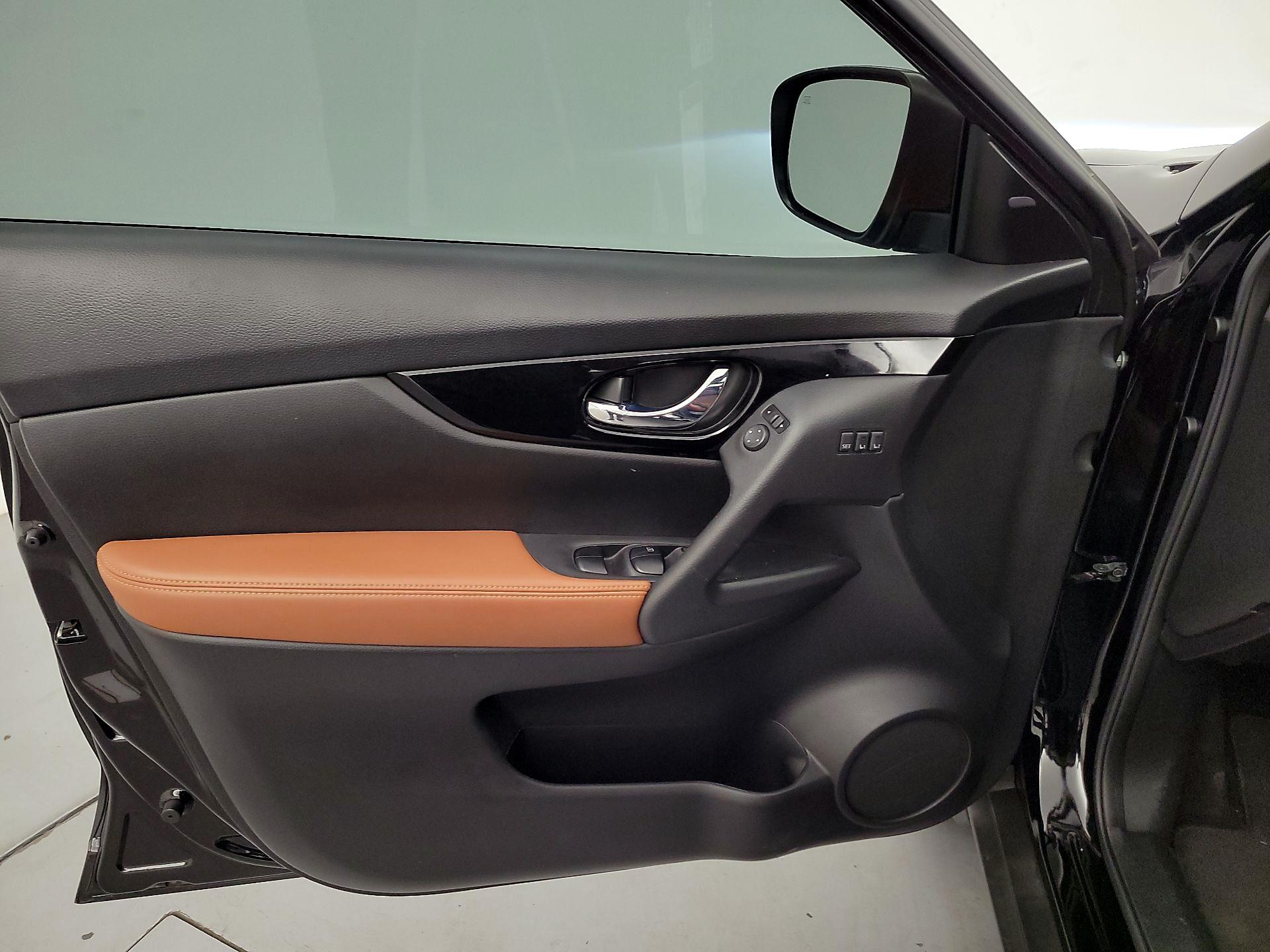 Thumbnail: 2018 Nissan Rogue - 12