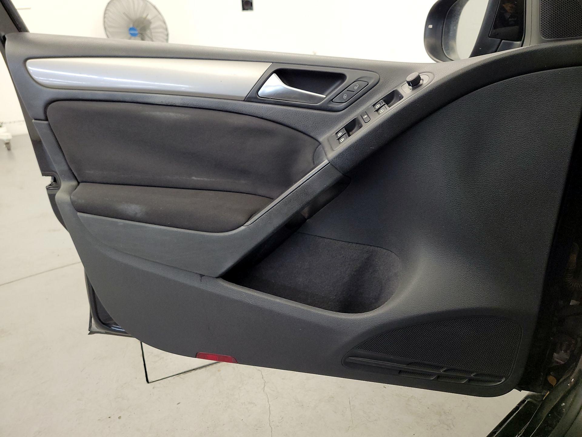 Thumbnail: 2013 Volkswagen Golf - 12