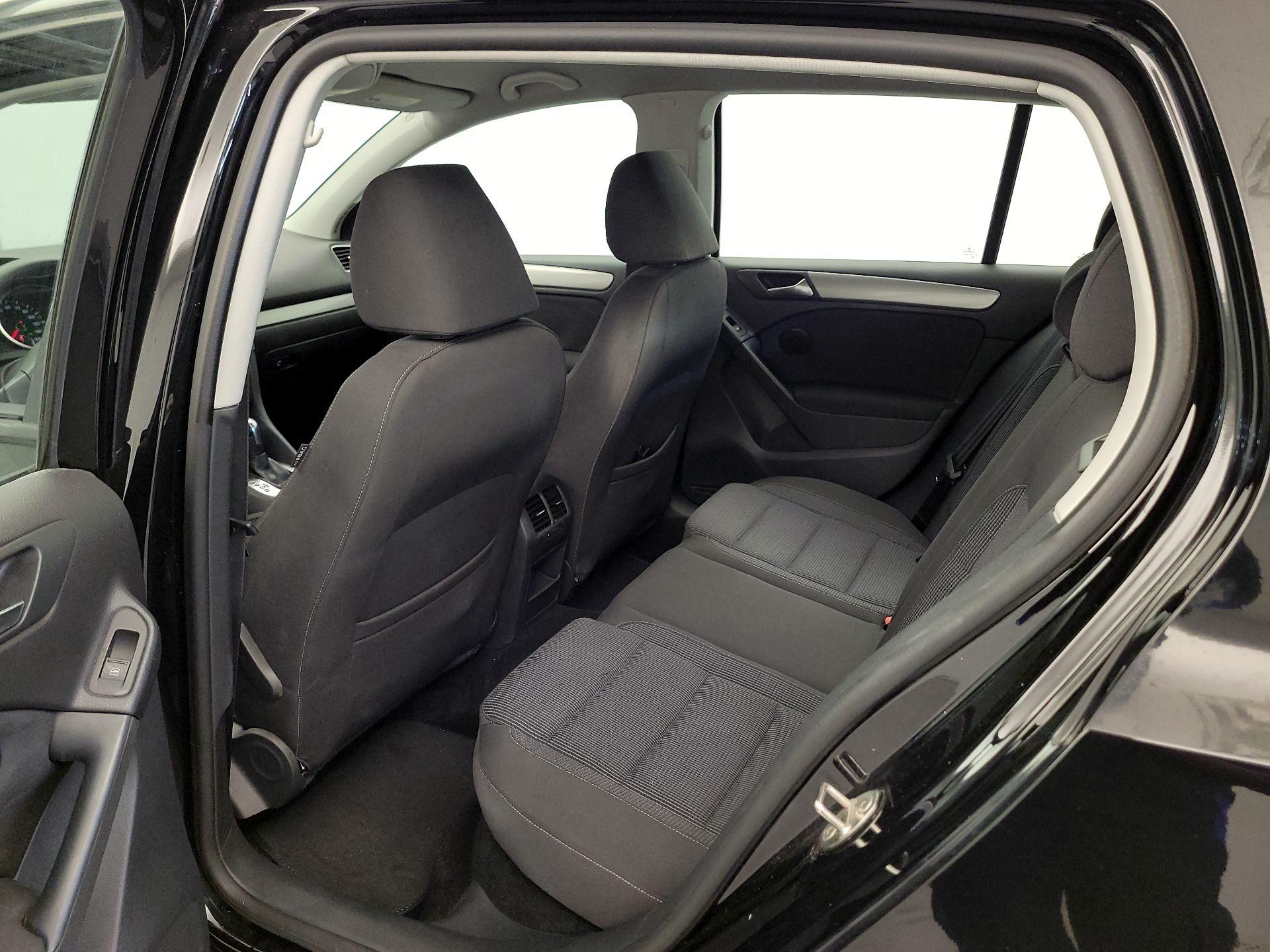 Thumbnail: 2013 Volkswagen Golf - 17