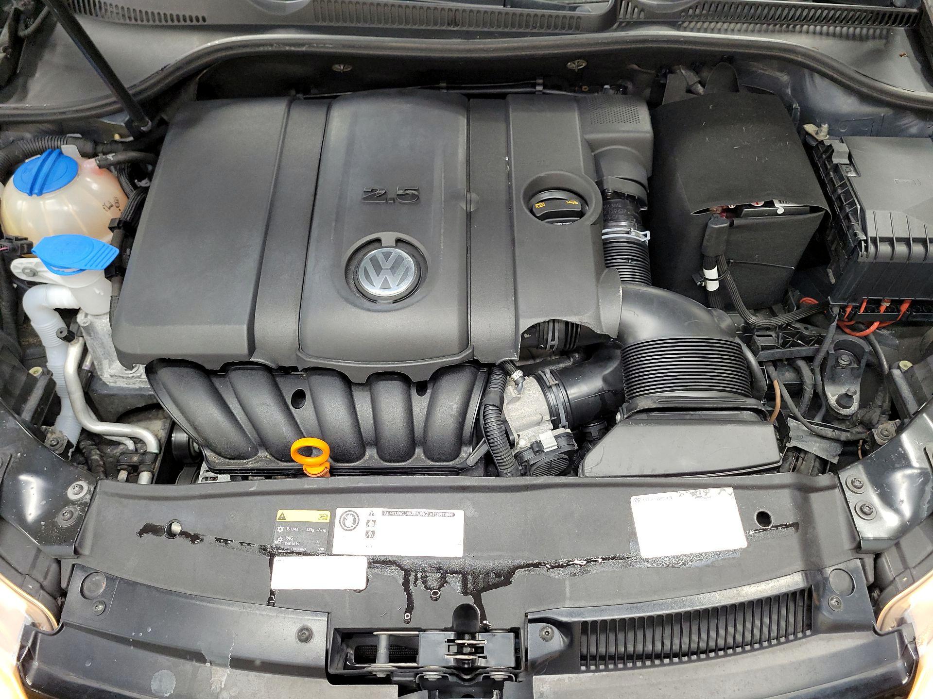 Thumbnail: 2013 Volkswagen Golf - 19
