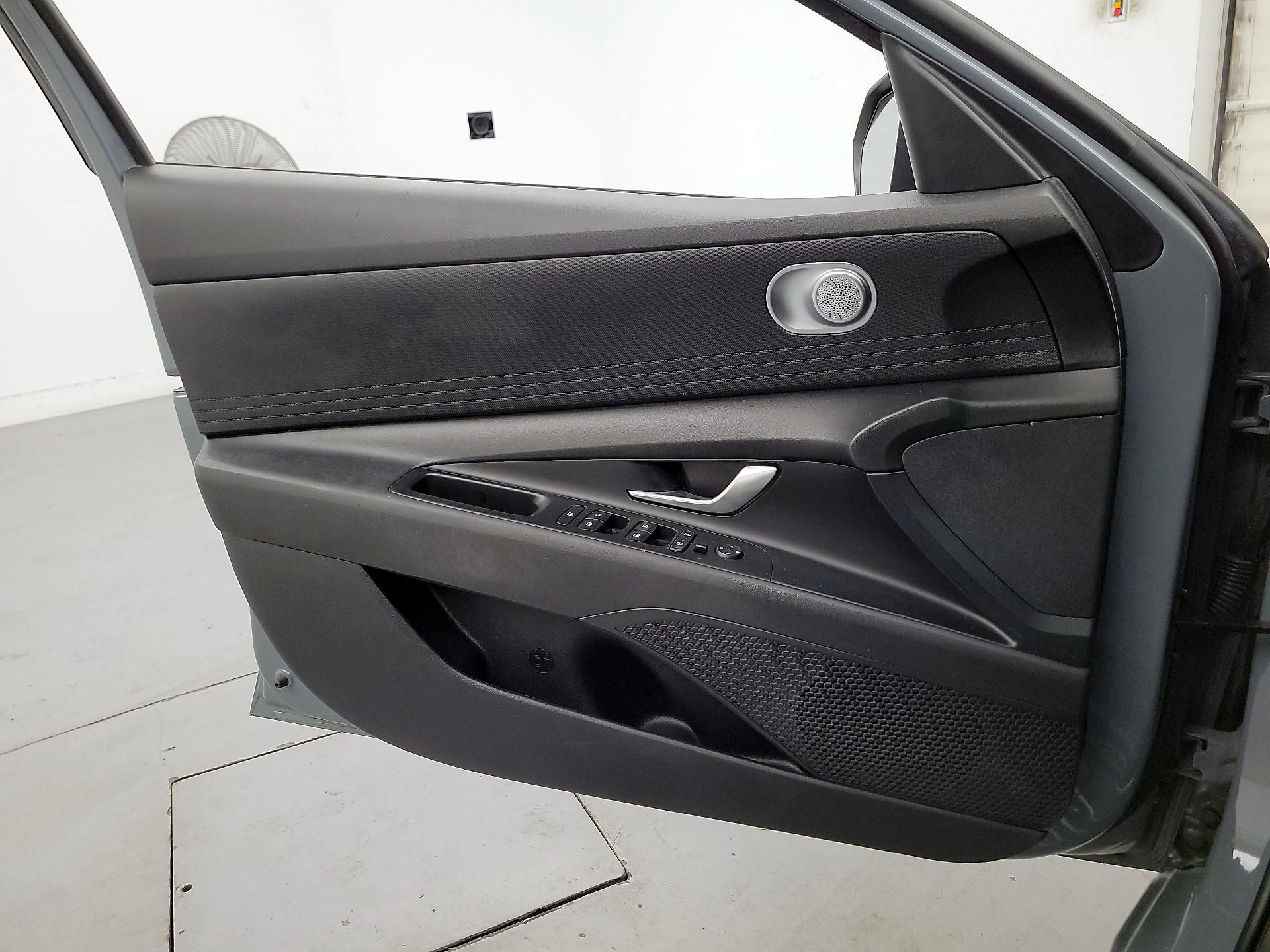 Thumbnail: 2021 Hyundai Elantra - 12