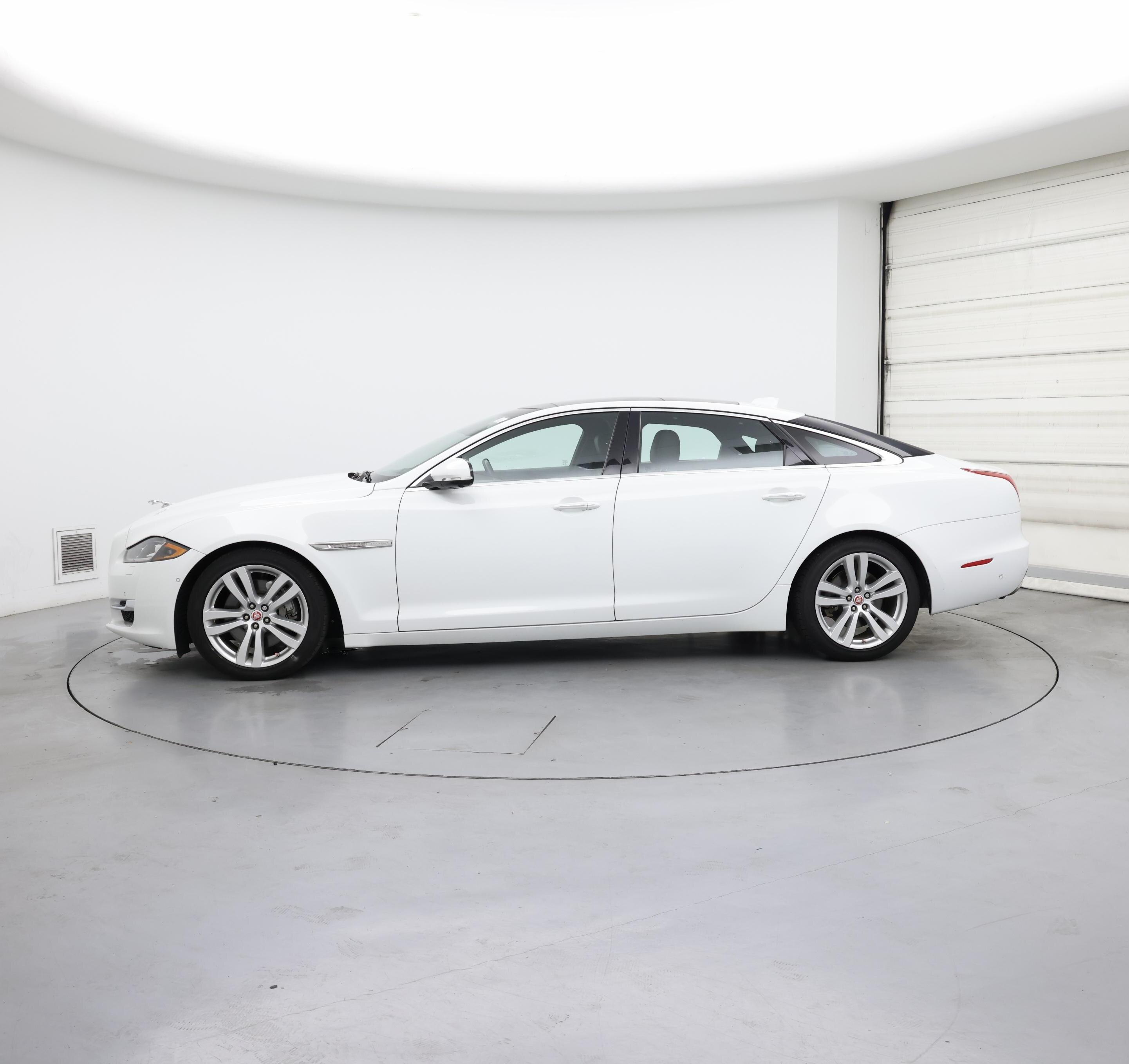 Thumbnail: 2016 Jaguar XJ - 3